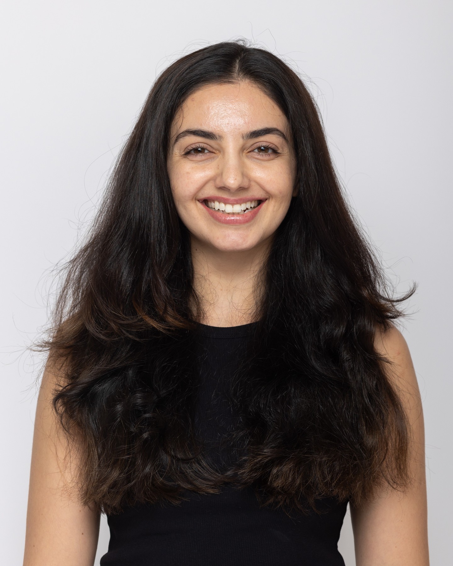 📸✨ Seid ihr bereit, eure Modelträume wahr werden zu lassen? Im Fotoloft Zittau bringen wir eure Persönlichkeit zum Strahlen! 💫
👠 Modelpolaroids sind der Schlüssel für euren Erfolg in der Agenturwelt und bei Jobbewerbungen. Sie vermitteln eure Vielseitigkeit und euer Potenzial auf einen Blick. Ein Modelpola ist ein Set von natürlichen, ungeschminkten Fotos, die eure natürliche Schönheit und eure Ausdrucksstärke einfangen. 🌟
📅 Bis zur Eröffnung unseres Studios im Jahr 2025 könnt ihr eure Modelpolaroids noch im Atelier von Blueberry PhotoArt machen lassen. Aber wartet nicht zu lange, denn eure Zukunft wartet nicht! 💥
📌 Möchtet ihr euer Portfolio aktualisieren und eure Modelkarriere vorantreiben? Vereinbart jetzt euren Termin unter fotoloft-zittau.com oder ruft uns an unter 0162 40 13 891. 📞
#FotoloftZittau #Modelträume #Modelpolaroids #BlueberryPhotoArt #Buchungsaufruf #Karrierestart #Modeling #Fotoshooting #zittaulebendigestadt #ilovezittau #dresdenmodel