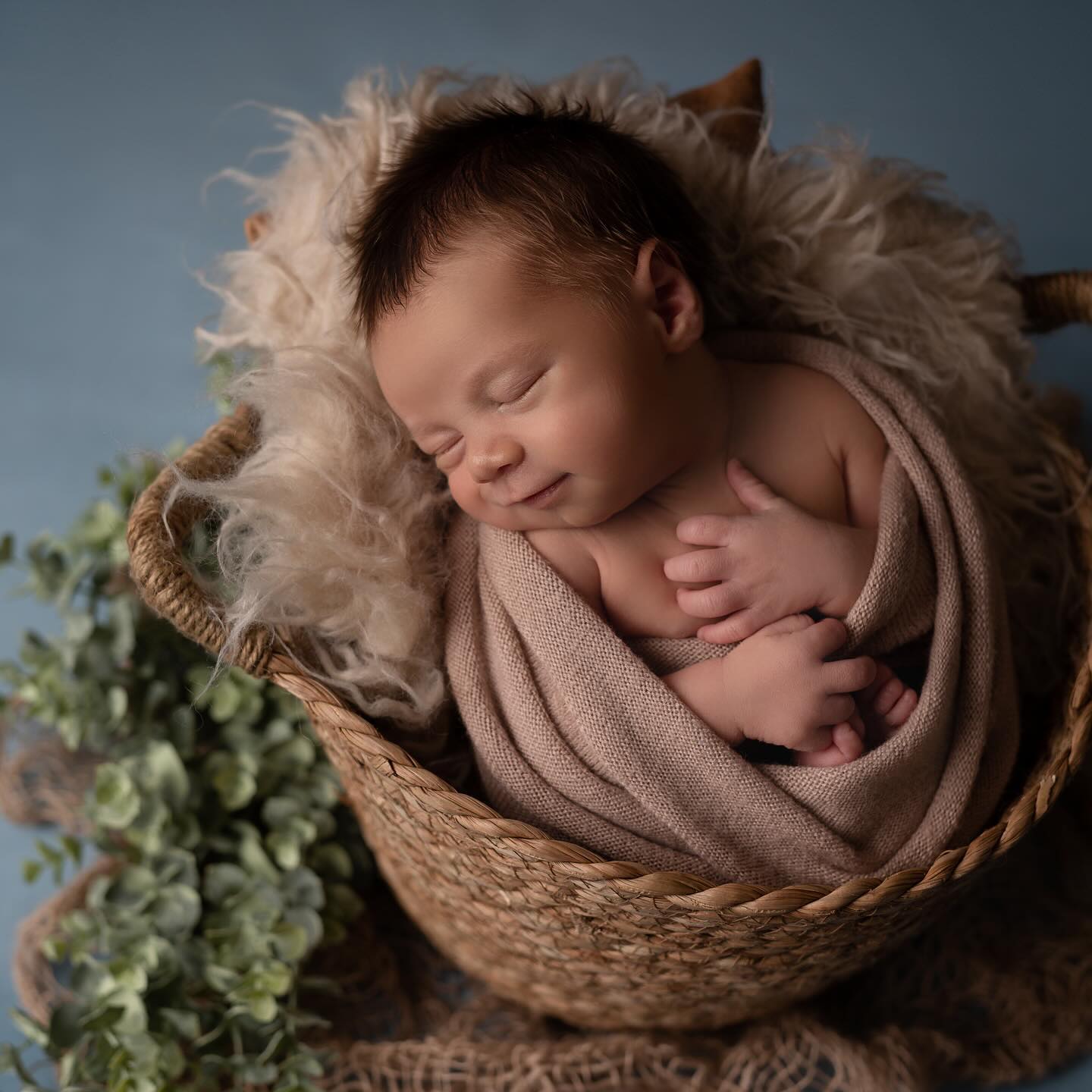 #newbornphotography#newborn#newbornphotography#seancenouveaune#naissance#babyboy#saison2023#celinechoisnetphoyographie#photography#photographealencon#photographemayenne#photographesarthe