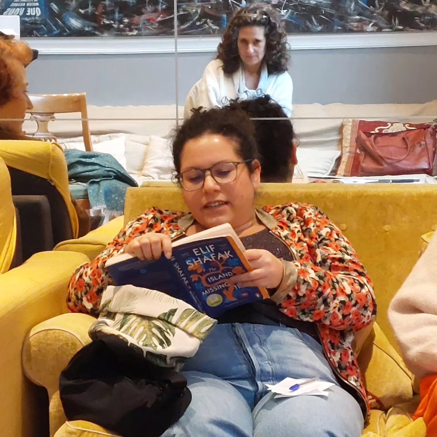 Book club sur le livre "L'Ăźle aux arbres disparus" de @shafakelif prĂ©sentĂ© par notre passionnĂ©e de bouquins, Sharon ! Nous avons rencontrĂ© beaucoup de nouveaux visages de femmes lors cette activitĂ©, merci Ă toutes pour votre bienveillance et votre partage đ