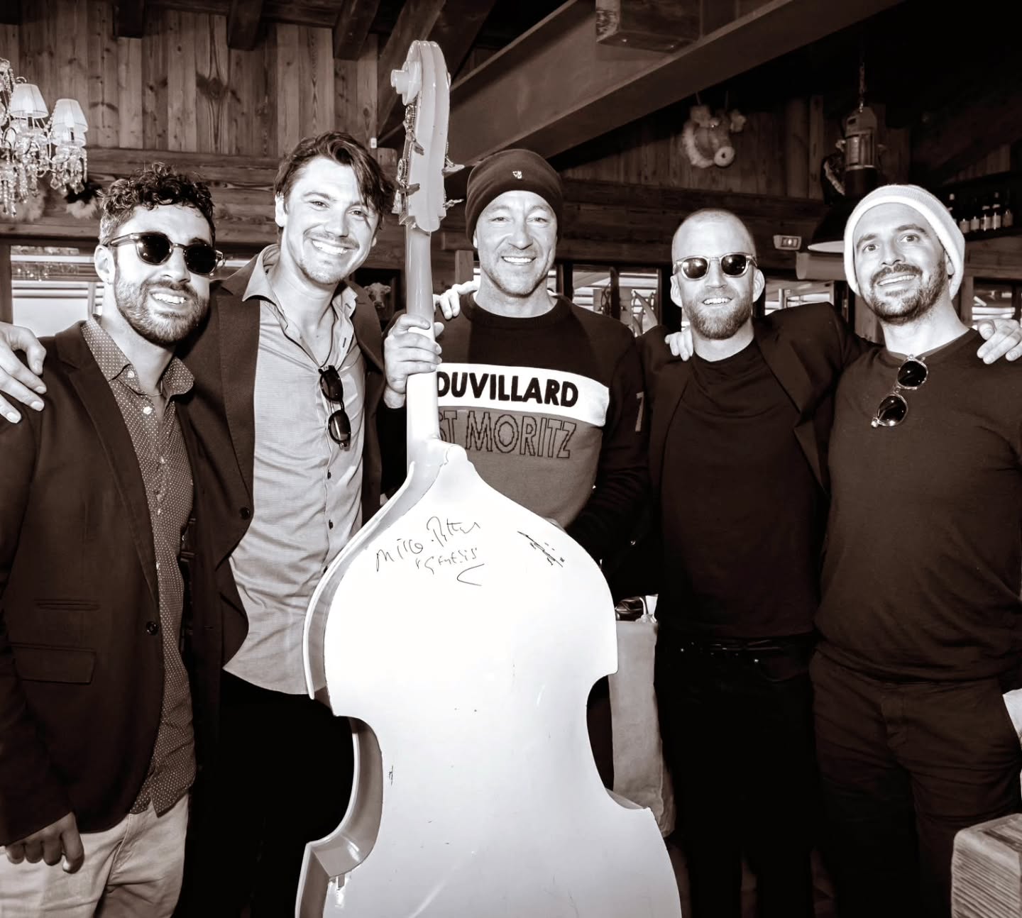 Pleasure to play for this legend again @johnterry.26 ⚽
@lacavedescreux
#courchevel #courchevel1850 #lacavedescreux #thestrikes #wearethestrikes #doublebass #johnterry #chelseafc