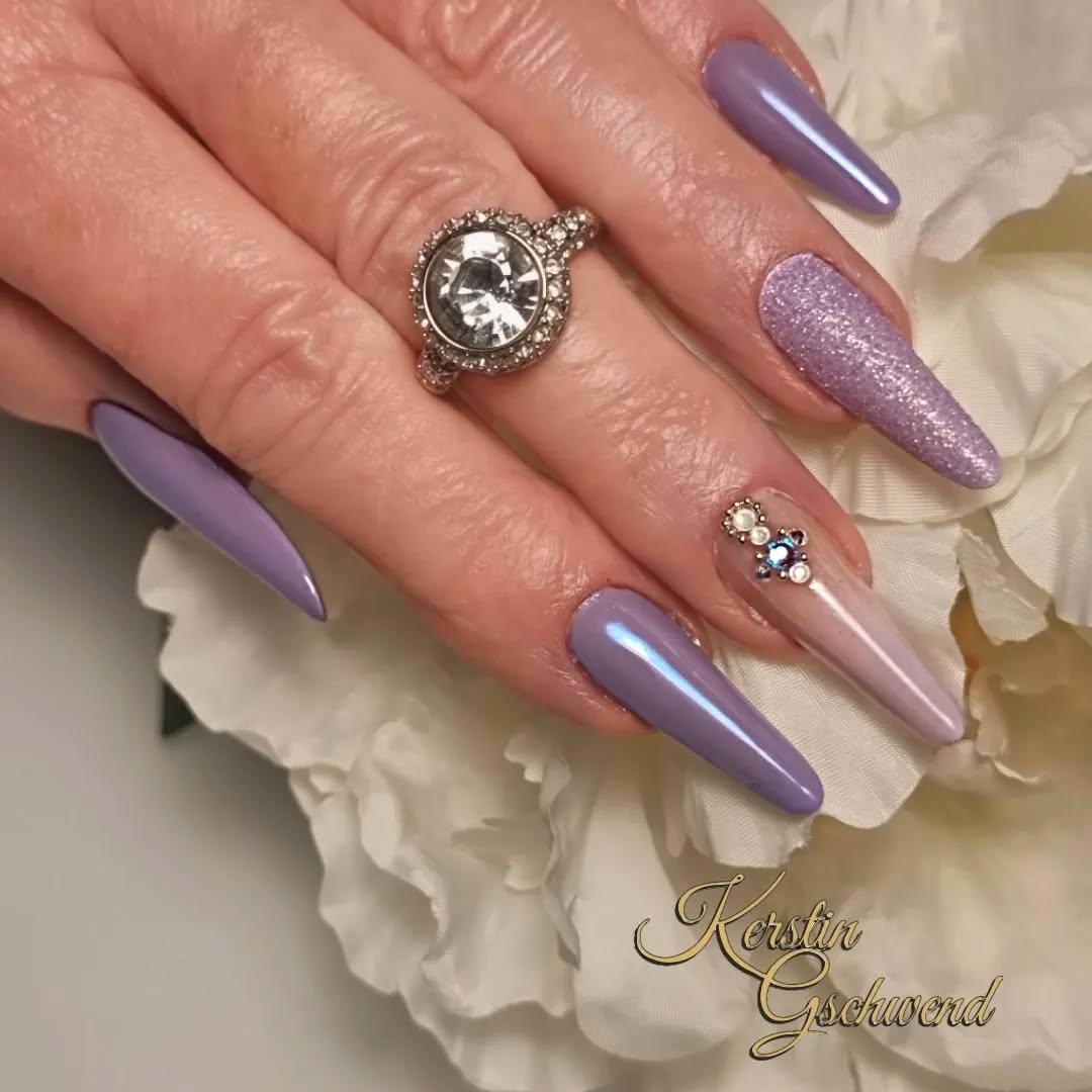 Spring is coming soon🪻products from @jet_set_beauty_nails
#gelnails
#bernnails📍
#konolfingen
#springnails
#nailart
#naildesign
#russianmanicure
#nailstyle