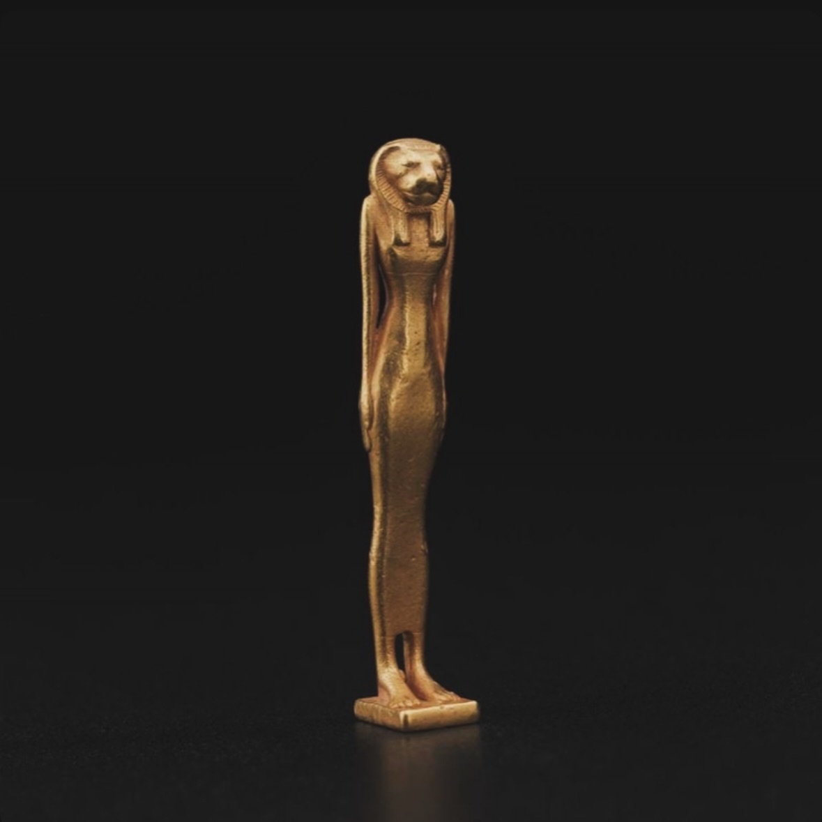 𓁴 SEKHMET ∴
The dark version of the goddess Hathor. In destruction there are also beginnings and life. I would say it is Kali in Hindu mythology, or Athena in Greek mythology.
Lady of life, lioness goddess, wife of the god Ptah, patron of artisans. Her power, apart from destroying everything with her fury, is also the power of healing.
As a Leo in the zodiac, I love lions and lionesses. A while ago I created a lioness head, and now I would like to return to the idea to make our sekhmet, to protect us from negative energy and provide us with healing energy
#jewelry#jewelrycollection#jewelrydesigner #jewellery #handmadejewelry #handmadejewellery #handmadejewelrydesign #jewelrydesign #ancientegypt#egypt #ancientjewelry #ancientinspiredjewelry #ancestralhealing #symbols#yoga#yogini #yogawoman #yogagirl #womenjewelry #yogainspiration#silversmithsofinstagram #silversmith #jewellersofinstagram #wingedsolardisk #wingedsun#divinity