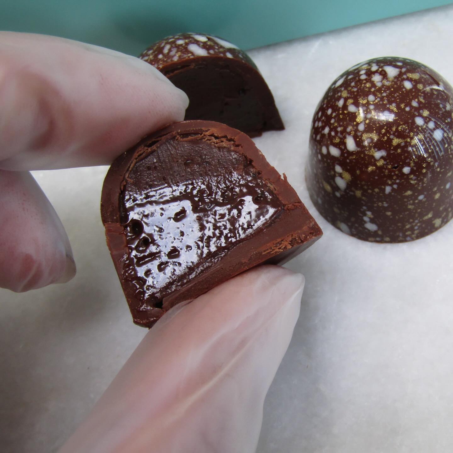 🔔 New bonbons assortments coming soon, filled with recipes exclusively crafted with our bean-to-bar range 🍫🌱
Each bonbon will be filled with a ganache showcasing the unique flavours and characteristics of each origin such as
The Philippines - Bolivia - Grenada or Venezuela.
The assortments will cater to both classic and plant-based preferences as we do not want anyone missing out on the experience!
Soon available…🍫😊
________
#beantobar #beantobarchocolate #beantobarbonbon #craftchocolate #food #chocolovers #chocolate #cocoabeans #Bolivia #thephilippines #Venezuela #grandcru #Grenada #finefood #finechocolate #artisan #handmadeuk #madewithlove #artisanchocolate #yum #pastry #darkchocolate #veganfood #plantbased #plantbasedchocolate