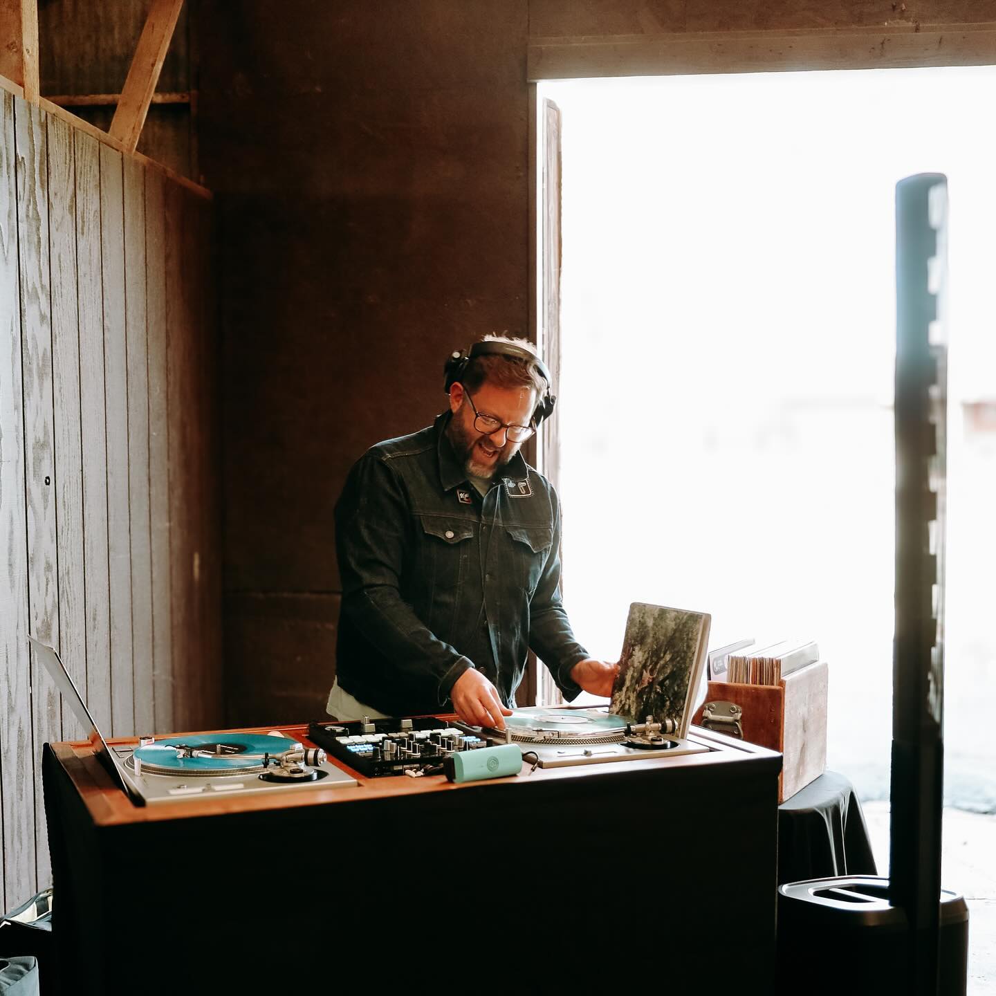 Had a great time sharing some beautiful records this past Sunday at @siltwineco , met so many kind folks who stopped by the decks and thumbed through the wax.
Would love to see y’all there at the next one!
Thanks @lizfranco.jpg for the great photos, you rock!