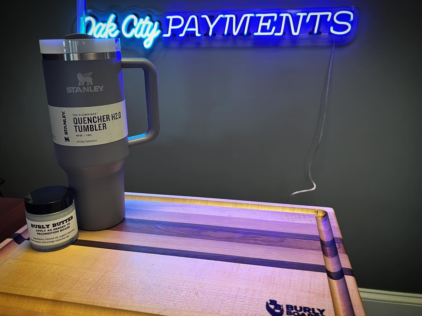 ARE YOU FEELIN LUCKY?!🍀 We’ve teamed up with our friends @burly_boards for this awesome giveaway! The Winner will receive a 40 oz Stanley tumbler and this beautiful Burly Boards cutting board.
How to win:
- Like this post
- Follow @oakcitypayments and @burly_boards
- Share this post with 3 lucky friends 🍀
Giveaway closes March 17th, so follow the directions above for your chance to toss your name into the lucky pot🌈🏆