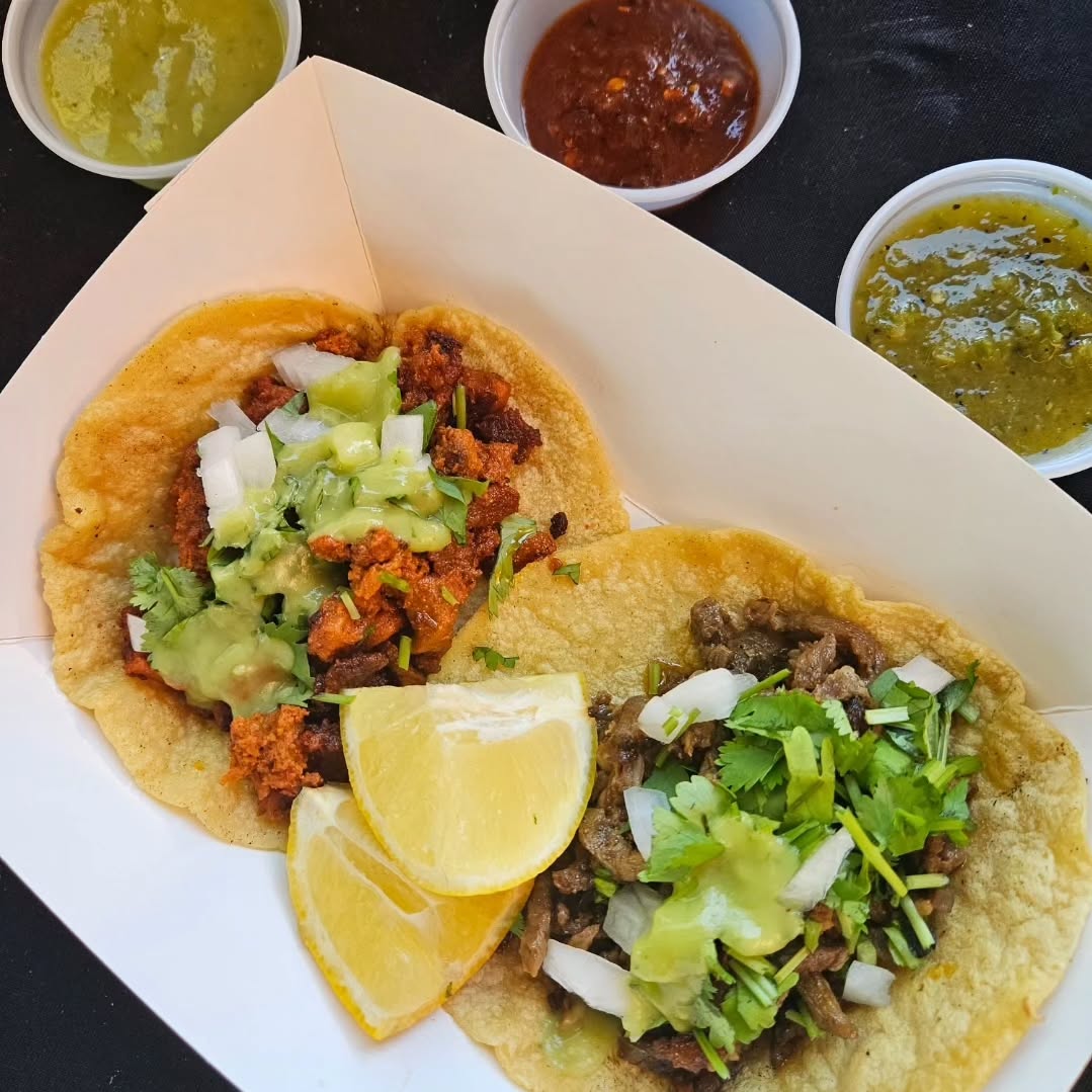 Come catch us at this week's events!
📍Thurs- Monterey Farmers Market @mpkfm
📍Friday- Louise Park @poppinshopsla
📍Sat- Mission Hills @the818nightmarket
.
.
.
.
.
#elchaparritotacos #tacos #LA #thevalley #popup #burritos #mexicanfood #food #goodfood #weekend