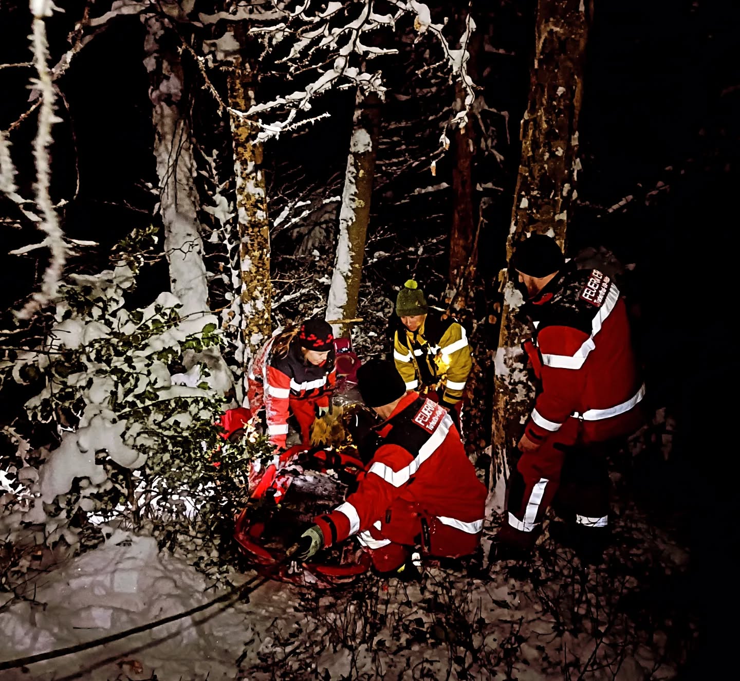 Die diesjährige erste Kaderübung, K0 am 12. Januar 2024, war für uns als Teilnehmer etwas Besonderes. Schon das Aufgebot liess darauf schliessen, dass es sich nicht um die üblichen Aufgaben im Zusammenhang mit Feuer, Wasser oder Sturm handeln würde.
Mehr im Blog auf
https://www.feuerwehr-tww.ch
#feuerwehr #feuerwehrtww #turbenthal #wila #wildberg #tösstal #übung #kader #firefighter
#swissfirefighter#118swissfire #118 #blaulicht #vermisst #rettung #nacht #schnee