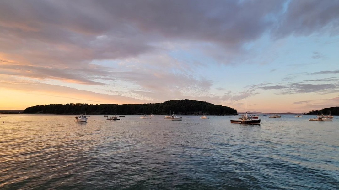 Acadia National Park - the perfect destination for spectacular coastal views and exhilarating hikes. If you're short on time, check our the newest blog post for the perfect long weekend itinerary!
.
.
.
.
.
#twogirlsgetaway #travel #travelblogger #travelphotography #glt #gltlove #dametraveler #girlswhotravel #sheisnotlost #travelgirl #travelfeature #maine #acadia #nationalparks #wonderful_places #wearetravelgirls #iamtb #hiking