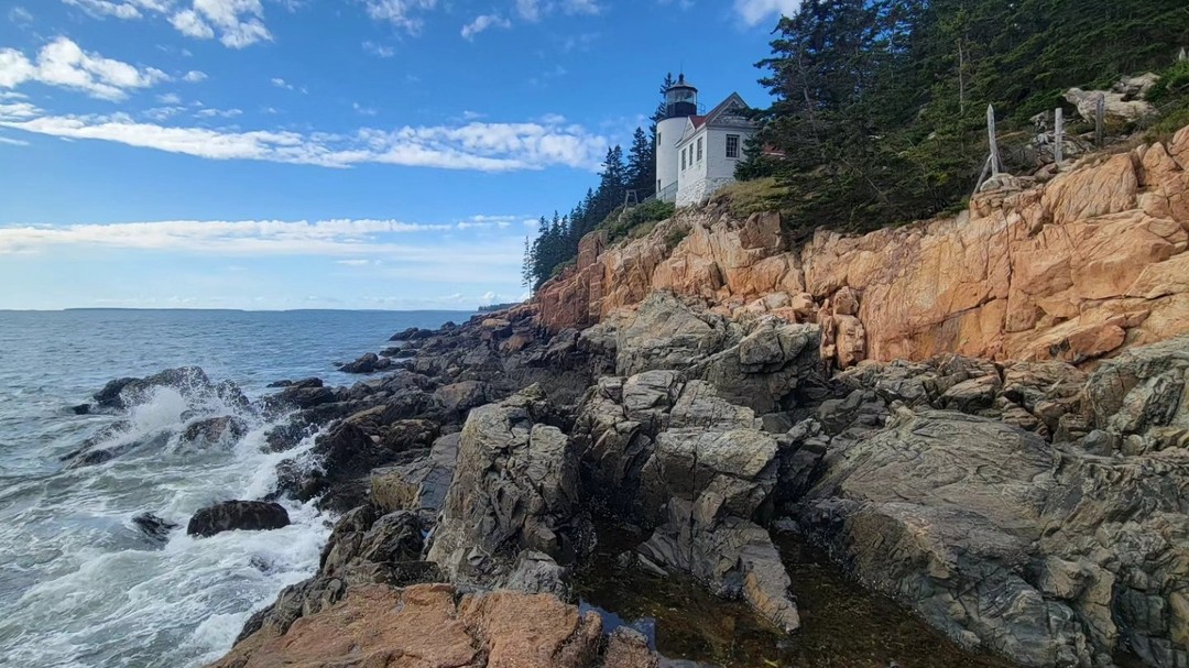 Acadia National Park - the perfect destination for spectacular coastal views and exhilarating hikes. If you're short on time, check our the newest blog post for the perfect long weekend itinerary!
.
.
.
.
.
#twogirlsgetaway #travel #travelblogger #travelphotography #glt #gltlove #dametraveler #girlswhotravel #sheisnotlost #travelgirl #travelfeature #maine #acadia #nationalparks #wonderful_places #wearetravelgirls #iamtb #hiking