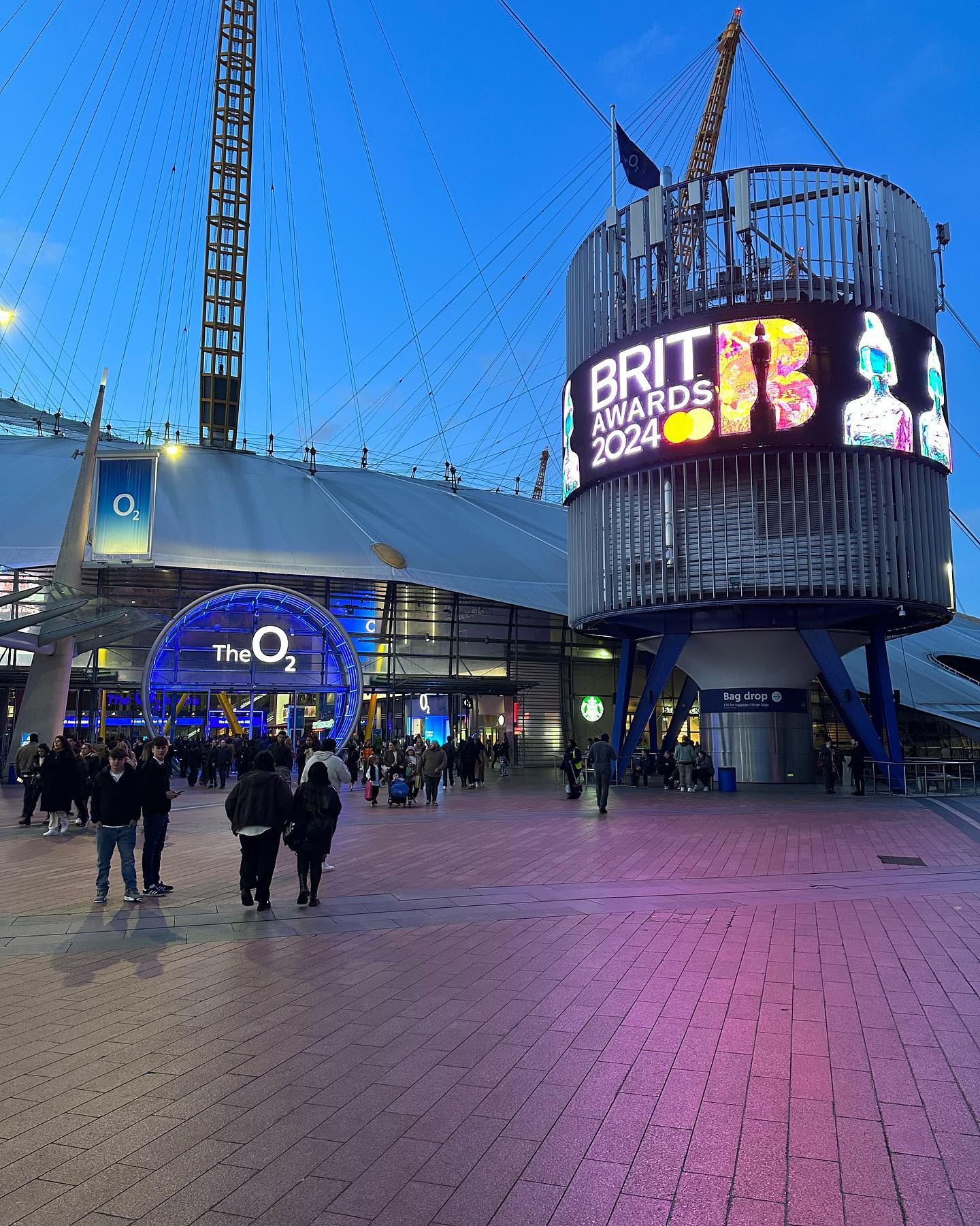 Huge shoutout to our incredible hospitality team for rocking The Brits 2024! 🌟 Xenia are honoured to have been asked by the amazing @payneandgunter to be part of this iconic event 🎶💫
Our 2024 events diary is filling up fast with lots of amazing events to come. Get in touch today to see how our team can assist you 📱
#TheBrits2024 #HospitalityStaffing #WaitingStaff #london #eventstaff