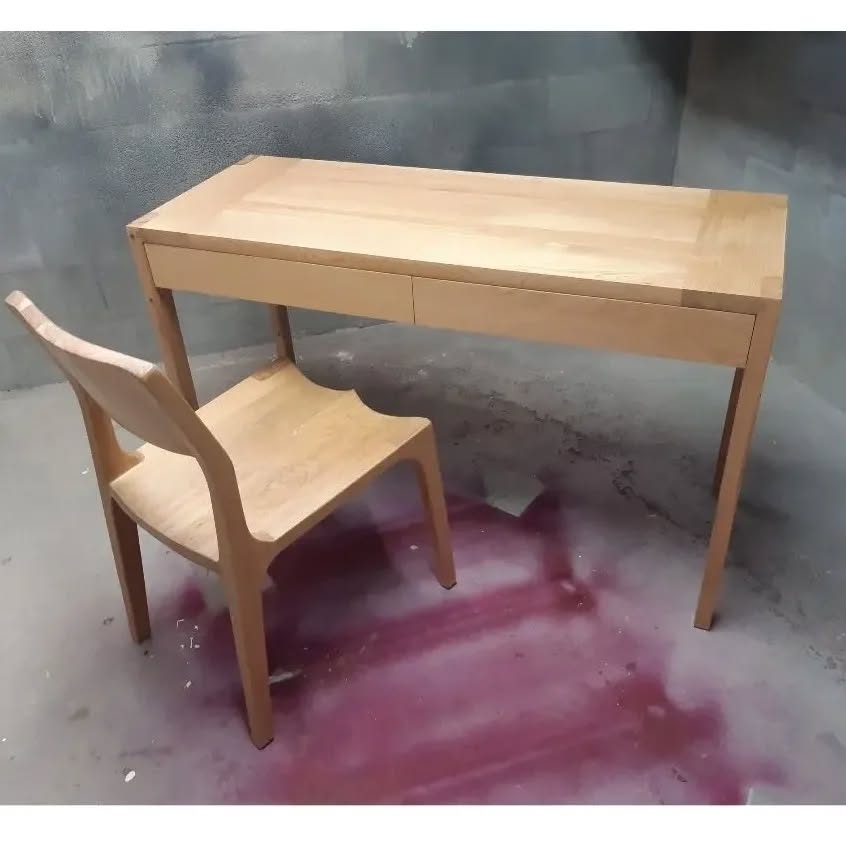 Ruskin desk and chair, custom made for client with 2 drawers with signature dado-rabbet joinery.
Come and try the home office @handmadelife.shop
#homeoffice #builtforlife #douglasbuilt #dadorabbitjoints