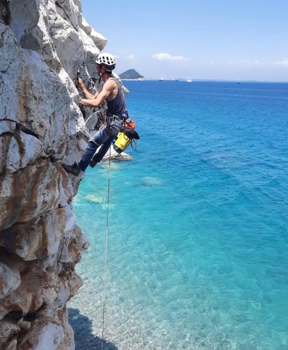 Herkese iyi pazarlar. Tırmanışla kalın ve güvenle tırmanın...
#routesetter : @ardaposlu_
Photo: 📸 : @rock__n__ride
@yuksekteguvenli
@petzl_official
@yuksekisler
#climbing #rockclimbing #sportclimbing #bolting #rebolting #routesetting #newroute #newcrag #climbingroutes #climbingcrag #routemaintaince
#climber #rockclimber #climbingroutes #climbing_is_my_passion #climb #climbinglife #climbinginspiration #climbingismypassion #climbingphotography #climbingworldwide #climbingislife #climbing_pictures_of_instagram #geyikbayiri #olympos #akyarlar