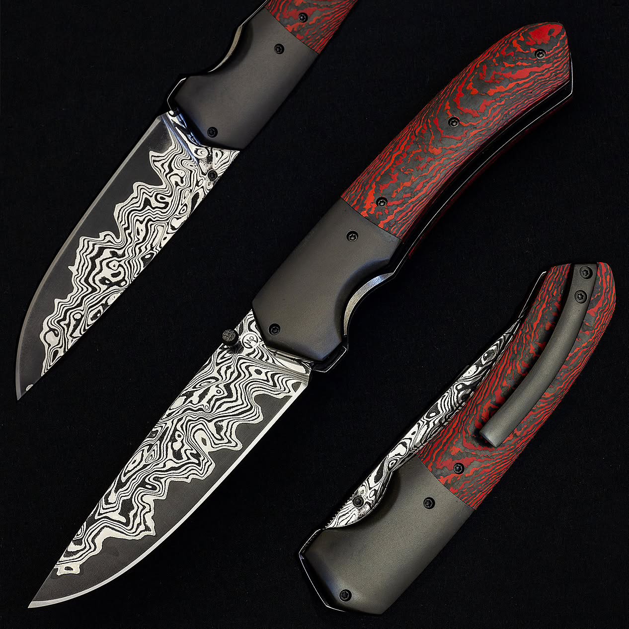 GENT in red-black combo. Experimental structure of Magna Cut core powered by @futuronforge @fatcarbon carbon fibre handle and #titanium parts with #DLC coating
#HardcoreFuturon #stainlessdamascus #alchemysnotdead #ladiescarry #oneofakind