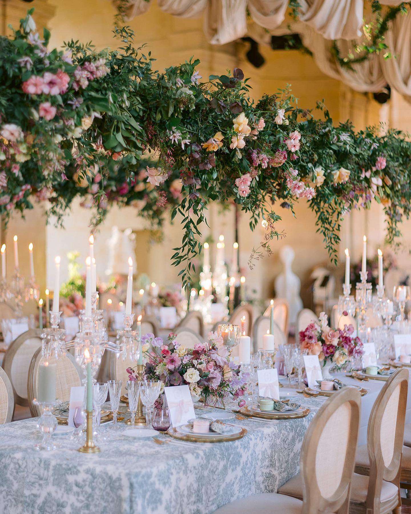 🌿🥂Dream Tablescape
More of Danae and Ian’s opulent design. Seeing the bride and groom’s reaction coming into this space for the first time was one our favorite moment of the day!
Venue: @chateaudevallery
Photo: @gregfinck
Video: @zenfilmworks
Content creation: @goldy.house
Planning, design and production: @bonjourweddings.fr
Assistant coordinators: @charlotte_adt @joelleantounevents
Wedding dress: @eseazenabor
Pre and post wedding dresses: @rimearodaky
Groom’s attire: @dior @louboutinworld
Florals: @botaniquebazar
Paper goods: @emilybairddesign
Hair: @ciaracoiffure
Makeup: @beautybymaeva
Catering: @domainedesjardins
Cake: @syniesparis
Couscous: @l.oasis.orientale.paris
Officiant: @theparisofficiant
Live music: @ivana.string.quartet
DJ: @selecktive.official
Live painter: @eventillustrator
Rentals: @atawaevent @maison_options @velvetrendezvous
@options_orleans
Technics and production: @bounz.events
Content creation: @goldy.house
Aerialist: @cara.chapman.aerial
Fire show: @supercho_show
Fireworks: @cduval77890
