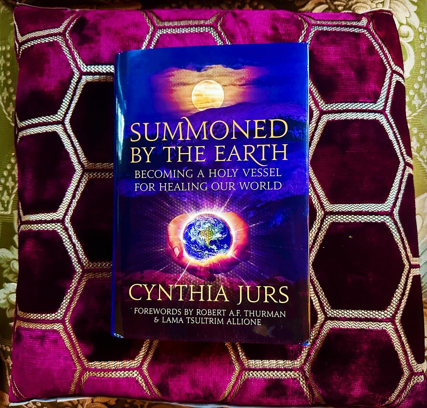 💫🌏💫Dearest Friends, This revelatory offering, SUMMONED BY THE EARTH by Cynthia Jurs @cynthiajurs is here! https://www.summonedbytheearth.org
💫🌏💫My Endorsement Below:
Summoned by the Earth is a treasure teaching for our time. It is rare to find a book that truly transforms you upon reading, and Summoned by the Earth is such an offering—an extraordinary living mandala of transmission and healing. The depth of Cynthia Jurs’ forty years of Buddhist practice is reflected in these pages, along with a deeply human and, in moments, heartbreakingly raw story. It is also a powerful revelation of the feminine face of Buddhism, true medicine as we collectively awaken to the urgency of reconnecting with our sacred path back to the wisdom of our precious Mother Earth. The dawn of a new era has come.
— Sarah Drew, author of Gaia Codex
As Cynthia’s friend and dharma sister for many years, I have had the honor of witnessing many stages of her devoted and miraculous Life. I do not doubt that a hundred-plus years from now, people will read this book with wonder and continue to learn from her teachings.
💫🌏💫This book is a must for your personal library and as Medicine for a New Era Pre-order here.
https://www.summonedbytheearth.org
💫🌏💫Also join the Online Book Release Celebration on Tuesday March 19th https://gaiamandala.net/online-book-release-party/
Thank you CynthiaJurs for this quintessential offering. 🙏🌟🙏 #earthfocus #earthwisdom #earthtreasurevase #cynthiajurs #dharma #buddhism #femininewisdom #dakini #tara #gaia #mothernature #motherearth