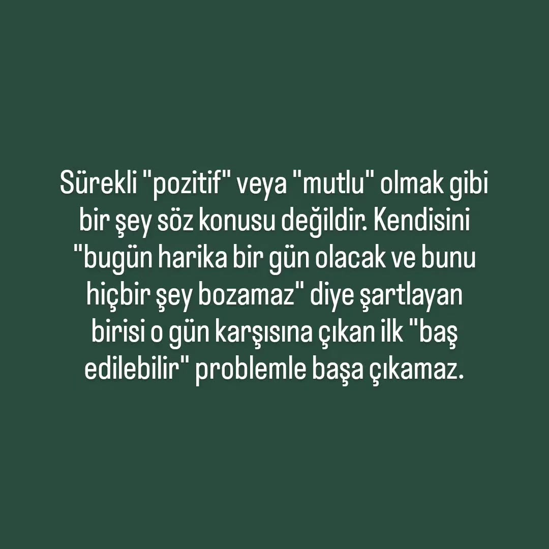 Duygular gelip geçicidir. En olumlu olanları da en olumsuz olanları bize sadece 'uğrar'. Hiçbir duygu sürekli bizimle kalamaz.
Hissettiğiniz duygu, siz onu fark ettikçe anlam kazanır, işlevini tamamlar, şiddeti ve sıklığı azalır ve en sonuna yitip gider. Dolayısıyla mutluluğu da sürekli hissetmek mümkün değildir.
Psikolojik sağlığın en önemli göstergelerinden biri, kişinin olası bütün duygulara aynı mesafede durabilmesidir. Yani hiçbir duyguda gereğinden fazla kalmamak ve hiçbirinden de korkup kaçmamak.
#mutluluk #psikolojiksağlamlık #duygu #duygularınkabulü #happiness #emotions #resilience #acceptofemotions