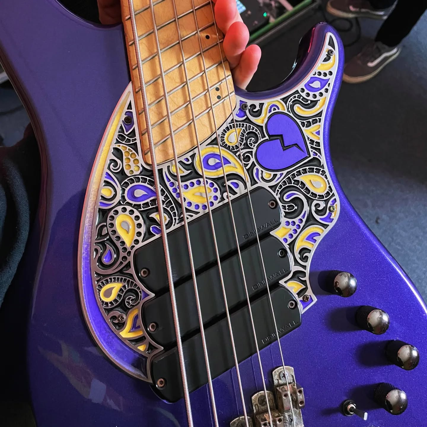 Handmade Custom #pickguard for #dingwall NG3 #bassguitar #paisleydesign by @alperiouspickguard #alperiouspickguard
#dingwallbass #fenderbass #rickenbacker #rickenbackerbasses #fender #jazzbass #musicman #stingraybass #bassguitarmagazine #bassist #bassplayersunited #bassguitarist #electricbass #bassguitars #musician #sirev7 #sirebass #scratchplate #sirep7 #precisionbass #stratocaster #electricguitar #guitarist #laklandbass #schecterguitars