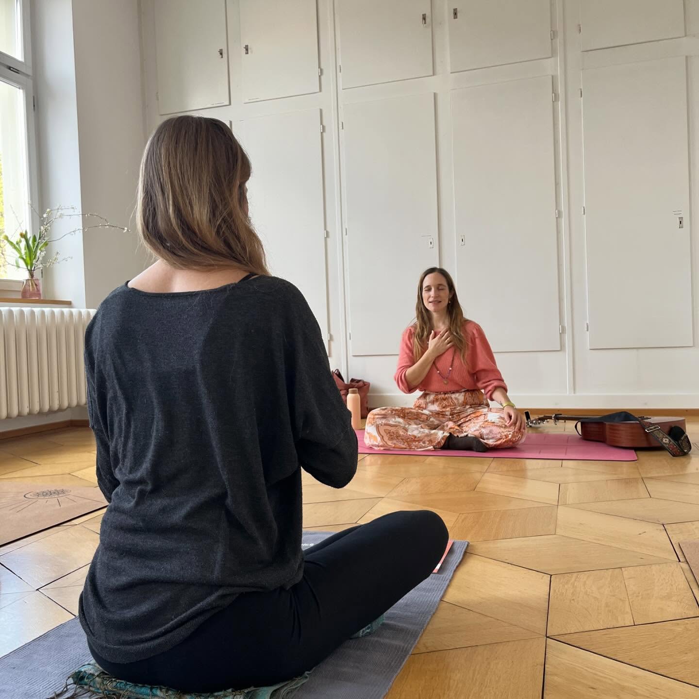 Om Days 2024 - ein paar Momentaufnahmen 🤍🙏🏻 Morgen Sonntag ist bereits der letzte Festivaltag. Es gibt noch Tickets, falls du spontan dabei sein magst. Wir freuen uns auf morgen 🤍
#omdays #yogafestival #yogaweekend #yogatage