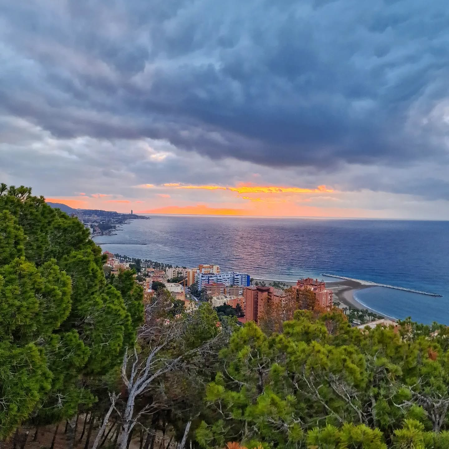 🌞 Sunrise @ Mirador de Gibralfaro 📸
.
.
.
.
.
.
#sunrise #lovingmalaga #malaga #malagalife #malagaturismo #malagaspain #málaga #malagatoday #andalucia #ckmalagalife #ok_malaga #ok_andalucia #españa #spain #estaes_malaga #visitspain #visitmalaga #costadelsol #ok_spain #photosofmalaga #malagaconacento #spain_all_pics #lateandalucia #summervibes #travel #travelphotography #livelovespain #latemalaga #enamoratedemalaga #latildedemalaga