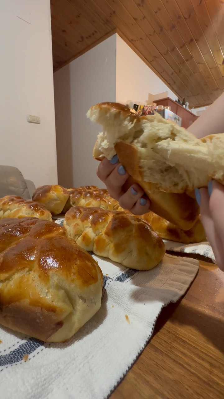 Look at that pull!! Yes that felt like a good move at 4 AM while baking over 20 challahs 💕
I realized I was so hungry and naturally had to taste test 😉
Of course I had a little freak out sessions wondering if they were baked through so I aggressively opened one up to check!
Follow along for some home bakery shenanigans
#sourdoughchallah #jewishfood #fail #qualitycontrol #microbakery