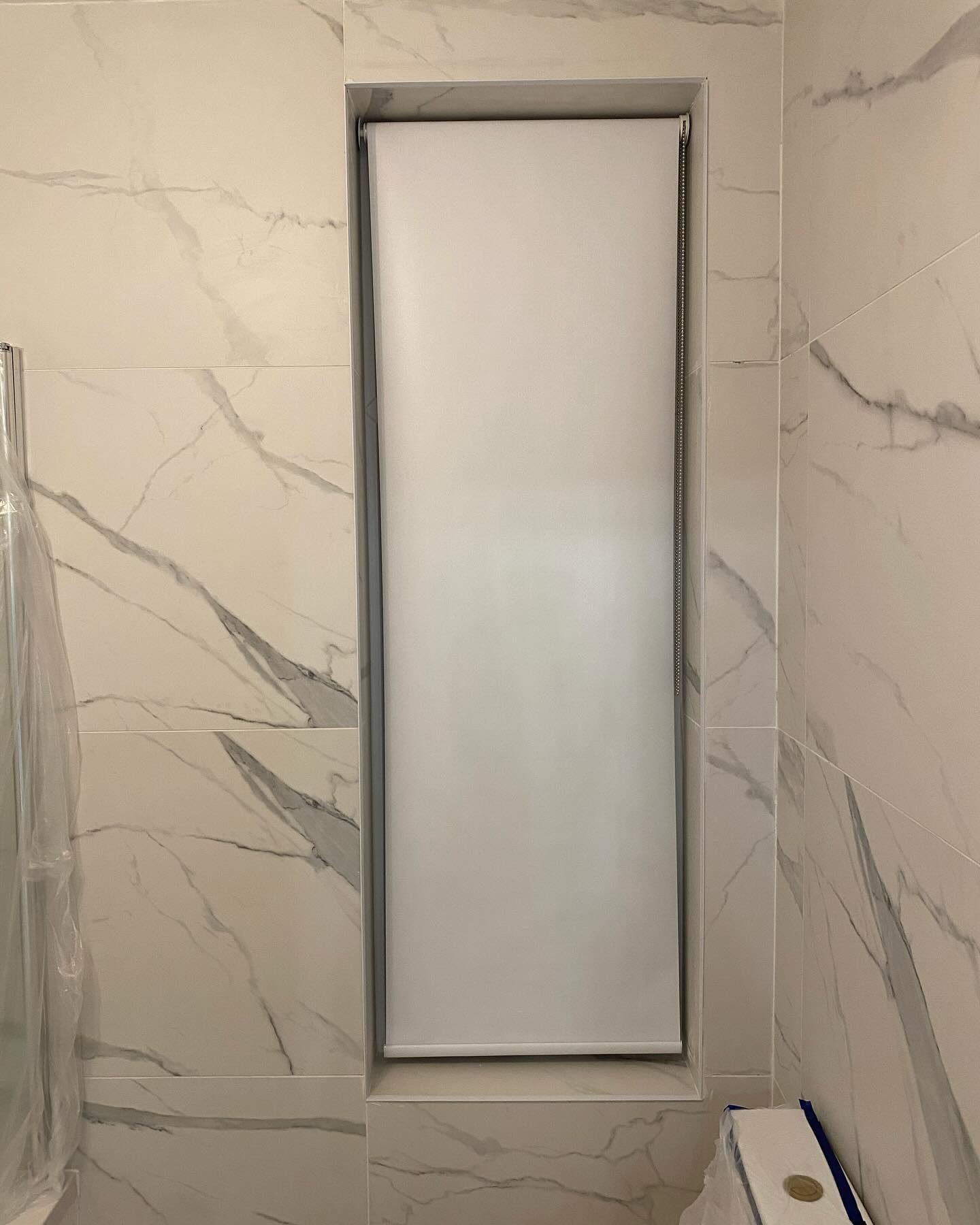 Our Blinds Complete This Beautiful Bathroom. Finished in white roller blind. Get in Touch Today! #watford #hemelhempstead #chesham #hertfordshire #kingslangley #blinds #madetomeasure #homestyle #homeideas #hertforshirelife #herts #rollerblinds #venetianblinds #watford #london