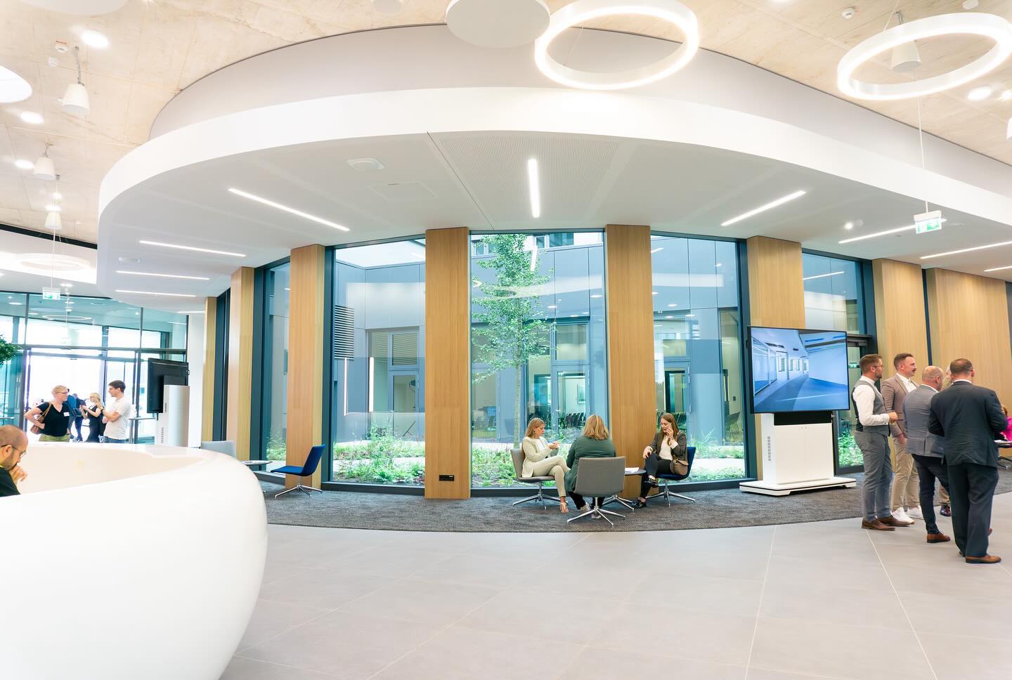 Rückblick auf die Einweihungsfeier des Verwaltungsgebäudes der KVNO 🏙️
#kassenärztlichevereinigungnordrhein #köln #neubau #architektur #realisierung #steuerung #planung #welcome