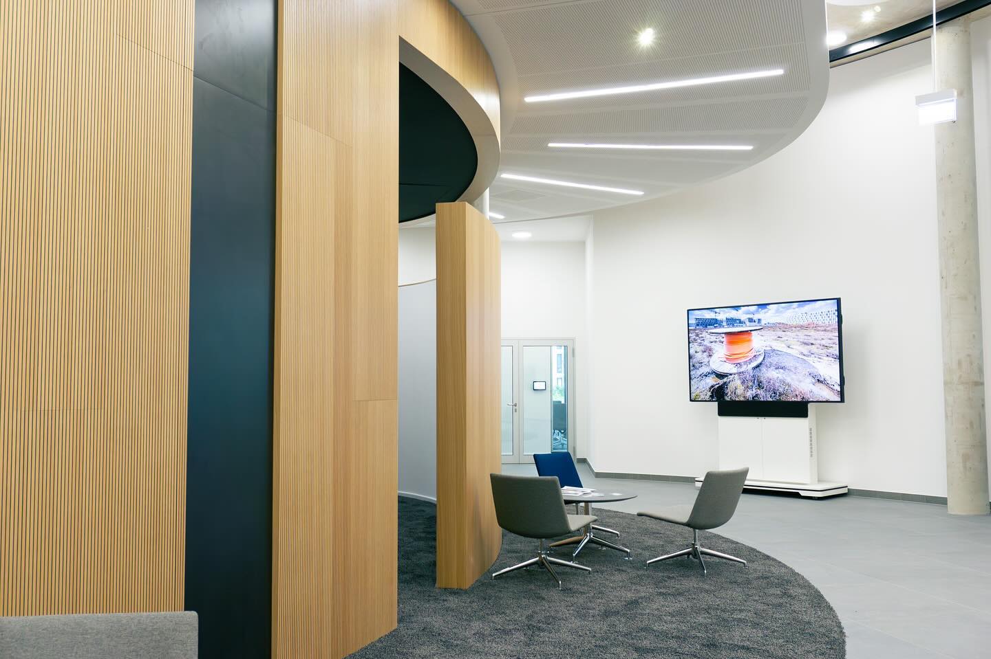 Have a seat!
#kassenärztlichevereinigungnordrhein #köln #neubau #möbel #architektur #interiordesign #wartebereich