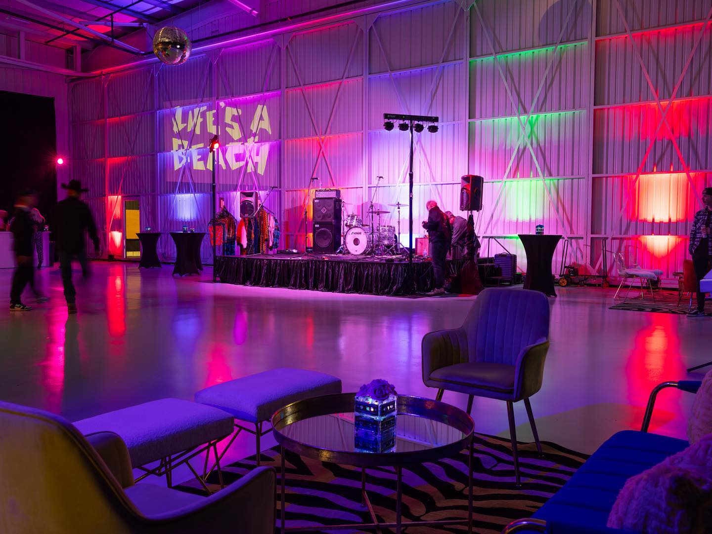 Life’s A Beach / Bad Boy Club 40-Year Reunion ❤️🔥 This 80’s-inspired event took place in an airplane hangar. Swipe to see the transformation of the space ➡️. We sectioned off the hangar with 25-foot tall black velour curtains, set the mood with dramatic lighting, and made sure to incorporate areas for guests to lounge, mingle, dine, and dance 🪩 This was a fun one!