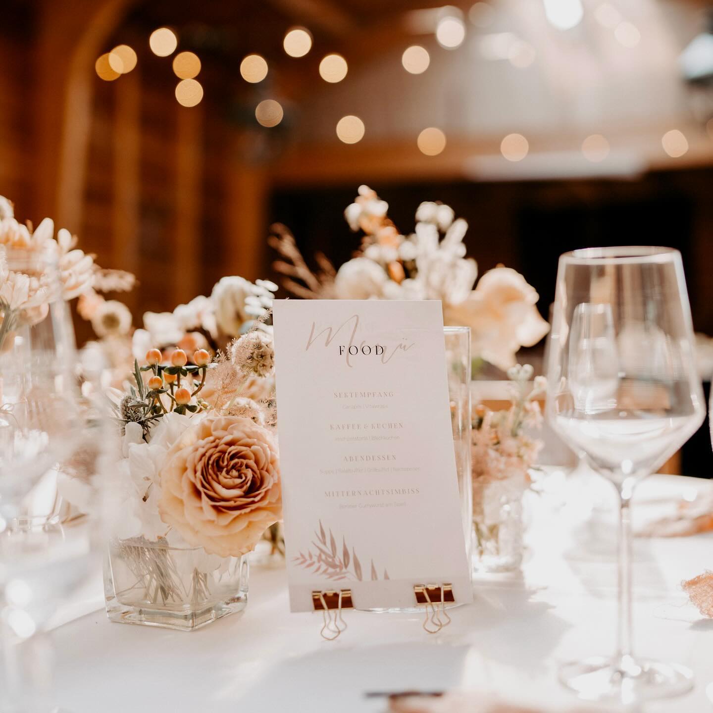 Mit Liebe zum Detail.
Foto: @hochzeitsfotografsebastian
#eibenhofbadsaarow #eventlocation #weddinglocation #feiernamscharmützelsee #scheunenhochzeit