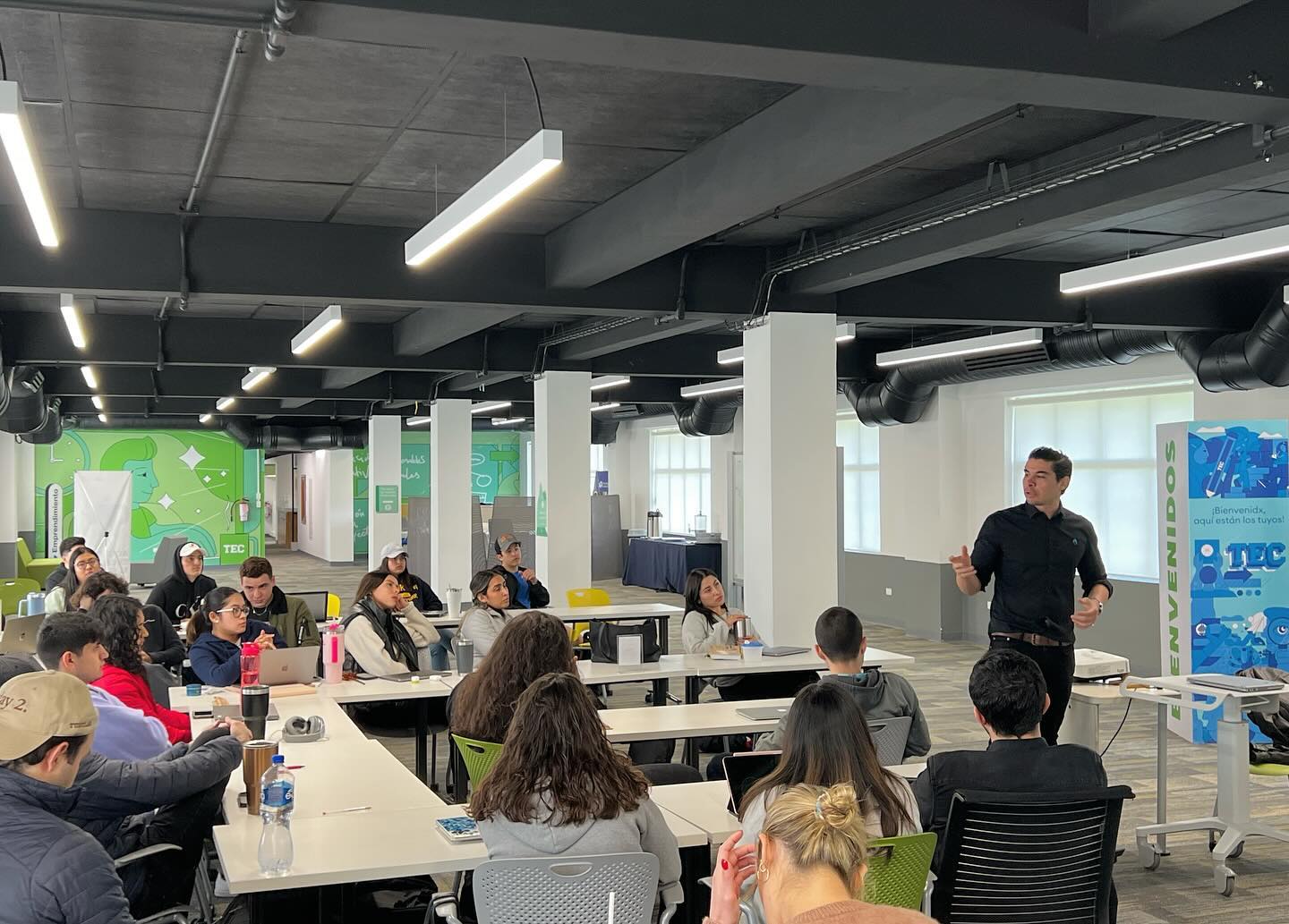 Conferencia de emprendimiento @teccampusmty y recibimiento libro Top 10 emprendimientos sustentables del agua por @innovaqua 💧
-
#empreendedorismo #tecmty #innovaqua