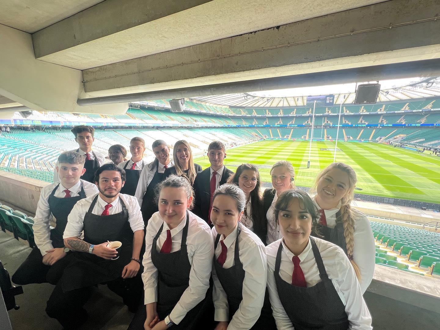 Another amazing weekend with the Xenia team down at Twickenham...not to mention a brilliant result for the England squad!🌹🏉
#hospitalitystaffing #london #twickenhamstadium #boxstaff #hospitalitymanagement