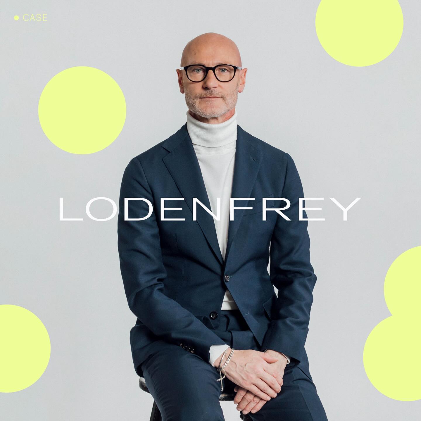 Recruiting shooting für LODENFREY in München.
Ende 2023 sind wir bei Nacht & Nebel an einem Sonntag bei @lodenfrey in der Münchner Innenstadt angerückt – natürlich der einzige Tag in der Woche, wo wir ungestört in diesem großen Traditions-Kaufhaus shooten konnten. Nach und nach kamen all die charismatischen und freundlichen Mitarbeiter:innen durch den Hintereingang rein, machten sich startklar und dann – Action! Im Untergeschoss haben wir das Interview-Set aufgebaut, oben stand das Foto-Setup, wo uns mal wieder unsere liebe @barbarahibler.fotografie ergänzt hat 🤍
12 Stunden später hatten wir fantastische Interviews für das neue Recruiting-Video von LODENFREY und Fotos für das Werte-Booklet & die Homepage im Kasten. Den Film posten wir in Kürze (oder ihr schaut mal online bei LODENFREY auf der Karriere-Page vorbei!).
📷 @barbarahibler.fotografie
w/ @nk.film.production
#filmproduktion #branding #fotoshooting #münchen #lodenfrey #nopantsclubmünchen #markenagentur #recruiting #fashion