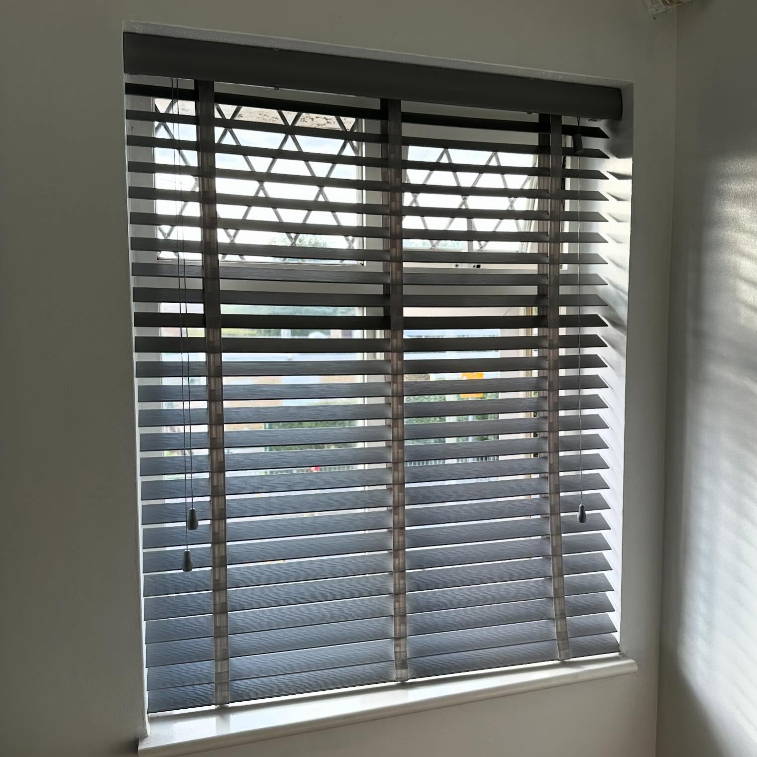 Blinds Installed in Waltham Cross #hemelhempstead #chesham #hertfordshire #kingslangley #blinds #madetomeasure #homestyle #homeideas #hertforshirelife #herts #rollerblinds #venetianblinds #watford #london