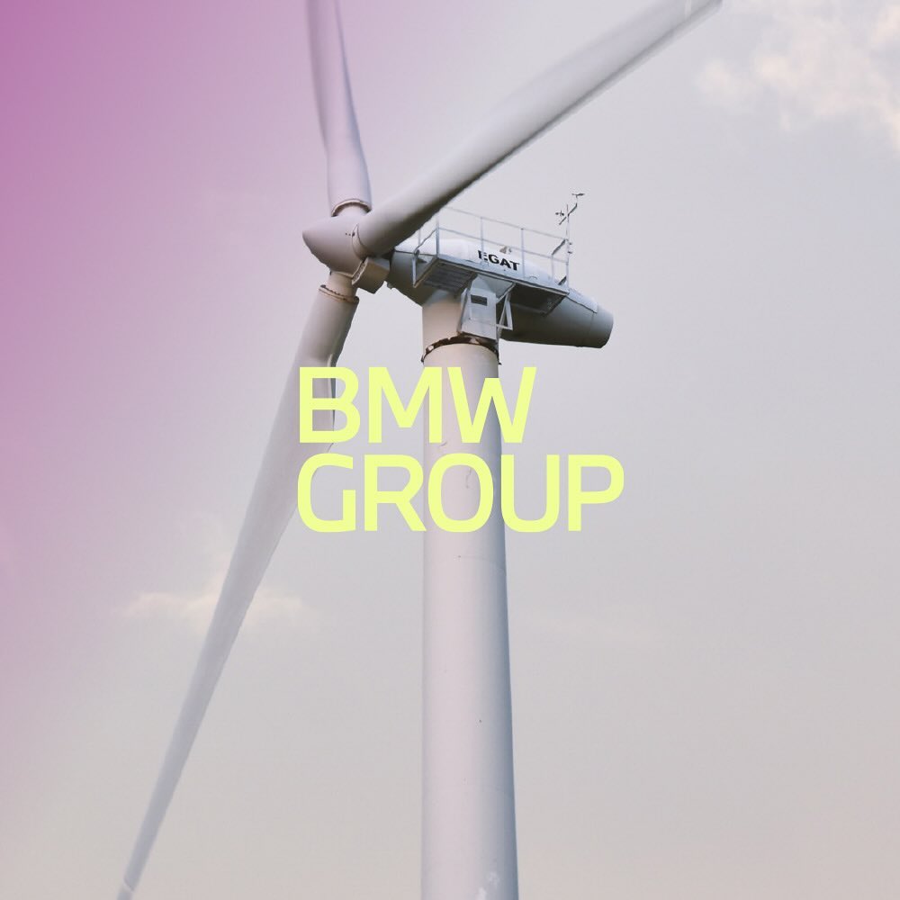 FOCUS IS KEY!
#sustainablityfocusweek #bmwgroup
Die BMW Group gibt wie immer Gas, wenn es um Nachhaltigkeit geht!
Um der Welt das Thema “Circular Economy” näher zu bringen, startet die Group Ende 2023 die Sustainability Focus Week auf Instagram & LinkedIn.
Unser Keyvisual, die “wavy lines” bilden einen Loop und verbinden verschiedenste Bereiche des Konzerns miteinander, sodass möglichst viel recycled werden kann und möglichst wenig waste entsteht. Materialien werden neu aufbereitet und wieder in den Kreislauf geschleust.
Es war extrem spannend für uns, diese Prozesse in den Werken zu filmen und das Kampagnen-Design zu entwickeln. 🙏🏼
Vielen Dank an die Looping Group und die BMW Group für die mega Kooperation!
📷 @florianbreitenbergerphoto (Fotos in den Werken)
🎥 @nk.film.production
#campaign #filmproduction #branding #contentcreation