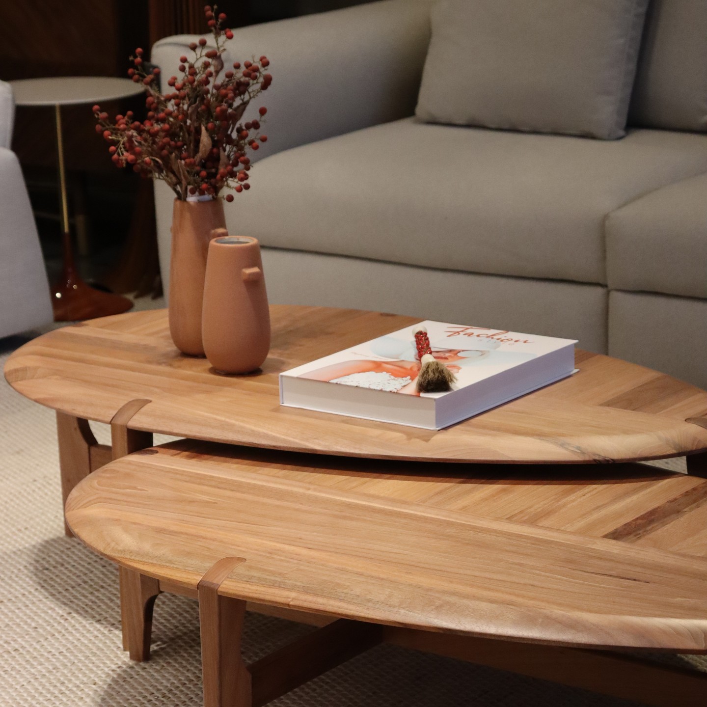 mesas de centro FOGLIA
maciças em madeira de jequitibá
design @ampezzanmaciel.design
coleção Bossa Nova
De Lavie Decor
#delaviedecor #delavie #decor #design #moveiscomdesign #moveisdemadeira #mesasdecentro #mueblesdemadera #mueblesbrasileños #mueblescondiseño #woodenfurniture #coffetable #brazilianfurniture