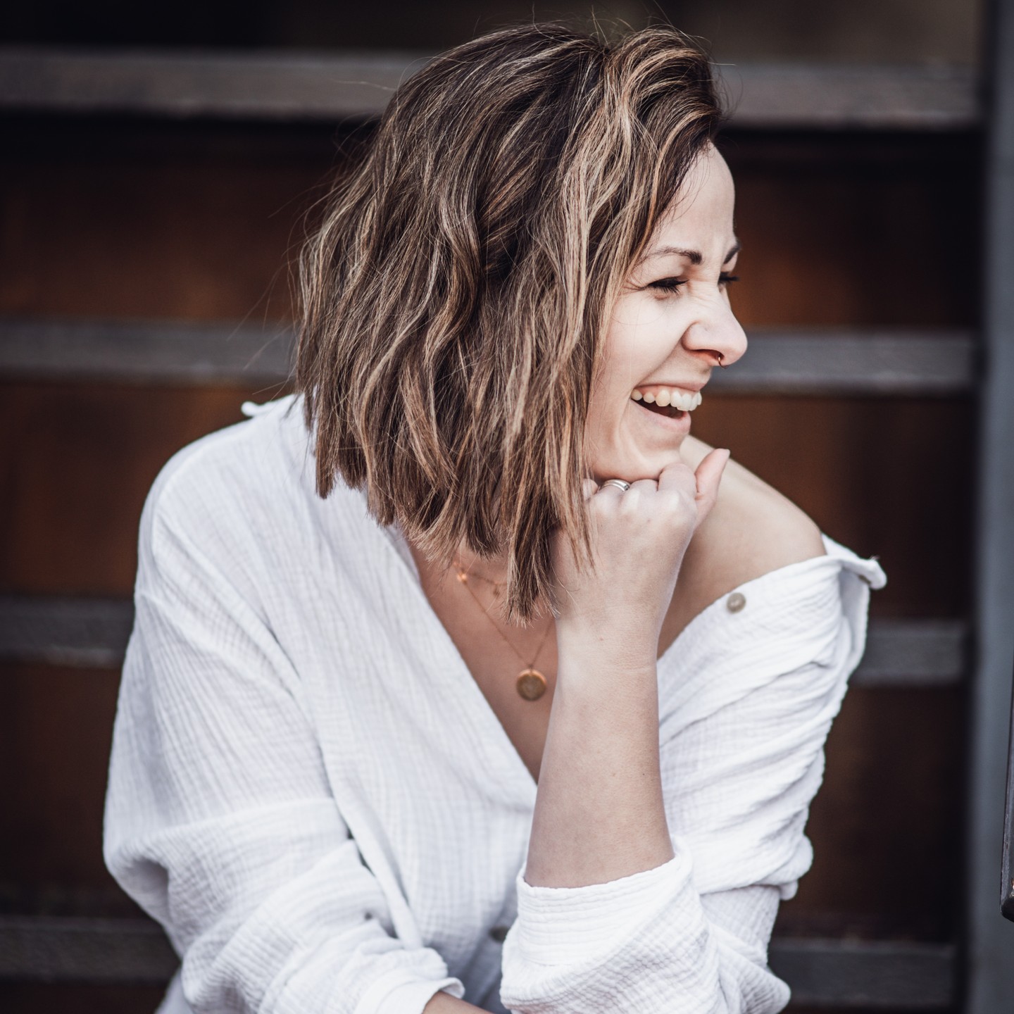 🌟📷 Wer sagt, dass das perfekte Fotoshooting im Studio stattfinden muss? Mit Linda Kunze habe ich bewiesen, dass das Außengelände unseres Fotolofts in Zittau eine wahre Schatztruhe an Fotomöglichkeiten birgt! Von malerischen Ecken bis hin zu urbanen Settings - wir haben alles festgehalten. Ein Vorgeschmack auf das, was euch nach dem Umbau erwartet! #FotoloftZittau #blueberryphotoart #ilovezittau #xyzittau #Gewinnerbilder #KreativeFotografie