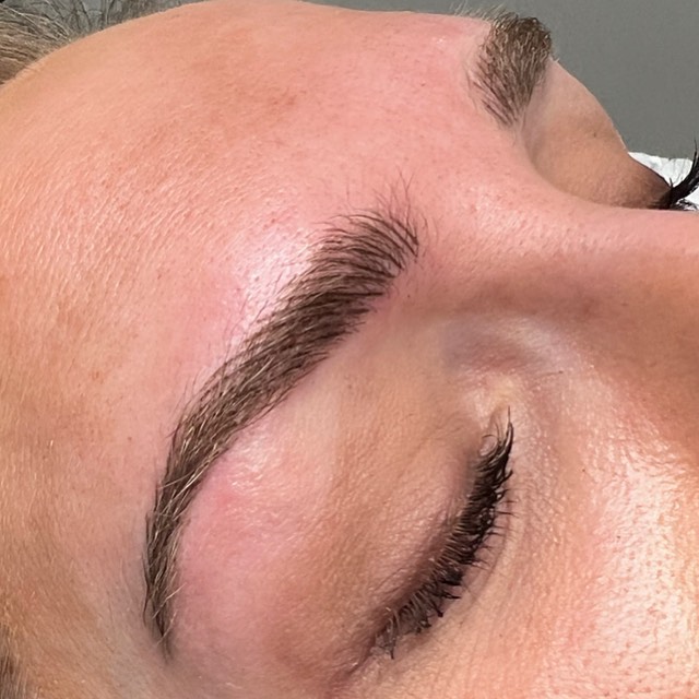 FLUFF 🤍 adding strokes to create more fullness to this lovely brow
________________________________________
PMU SPECIALIST / BROWS / LIPS / EYELINER
For all bookings, pricing and FAQ’s please visit the website:
🖥 www.la-bellecosmetics.co.uk
📍Orpington, Kent
📲 07540386118
📧 leanne@la-bellecosmetics.co.uk
________________________________________