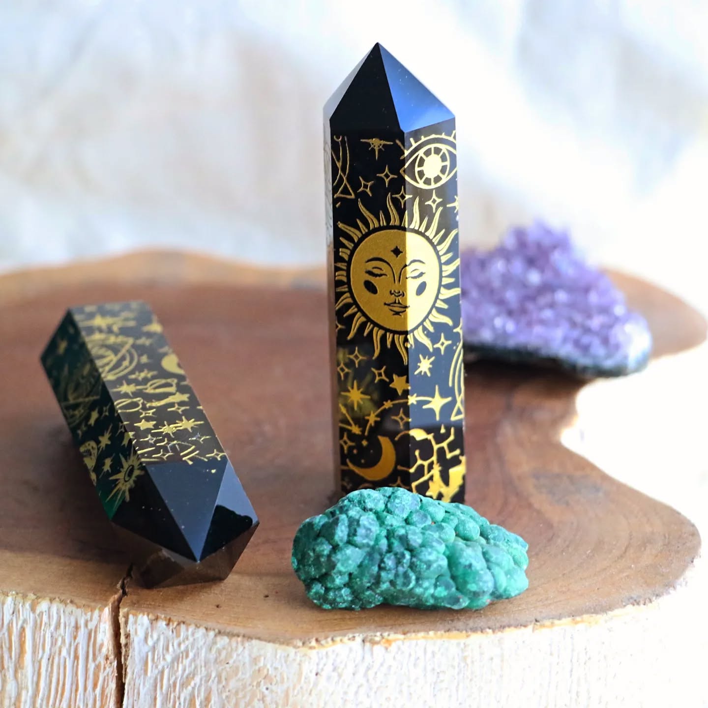 Novidades ✨🥰 estas lindas pontas de Obsidiana fazem parte de um conjunto de novidades que chegaram à JAMI 😍
✨Esta pontinha é ideal para colocar num altar, em mandalas ou num espaço para promover a sua proteção.
✨A Obsidiana é um cristal que liberta crenças e hábitos antigos. Ancora forças espirituais ao corpo. Absorve energia negativa, e transmuta-a.
✨Os símbolos gravados na cor dourada reforçam a intenção de proteção e promovem atração de energia positiva
Não da para não adorar 🤭🥰
Descobre esta e outras novidades cristalina na tua loja favorita em www.jami.pt 🙏✨
#quartz
#crystals
#crystalhealing
#healingcrystals
#cristais
#curacomcristais
#reiki
#lojadecristais
#crystalshop
#crystallovers
#crystaloftheday
#goodvibes
#geology
#heal
#naturaltherapies
#autoconhecimento
#natural
#mineral
#meditar
#meditation
#pazinterior
#bemestar
#cura
#terapiasalternativas
#terapeuta
#holistic
#lifestyle
#holistichealing
