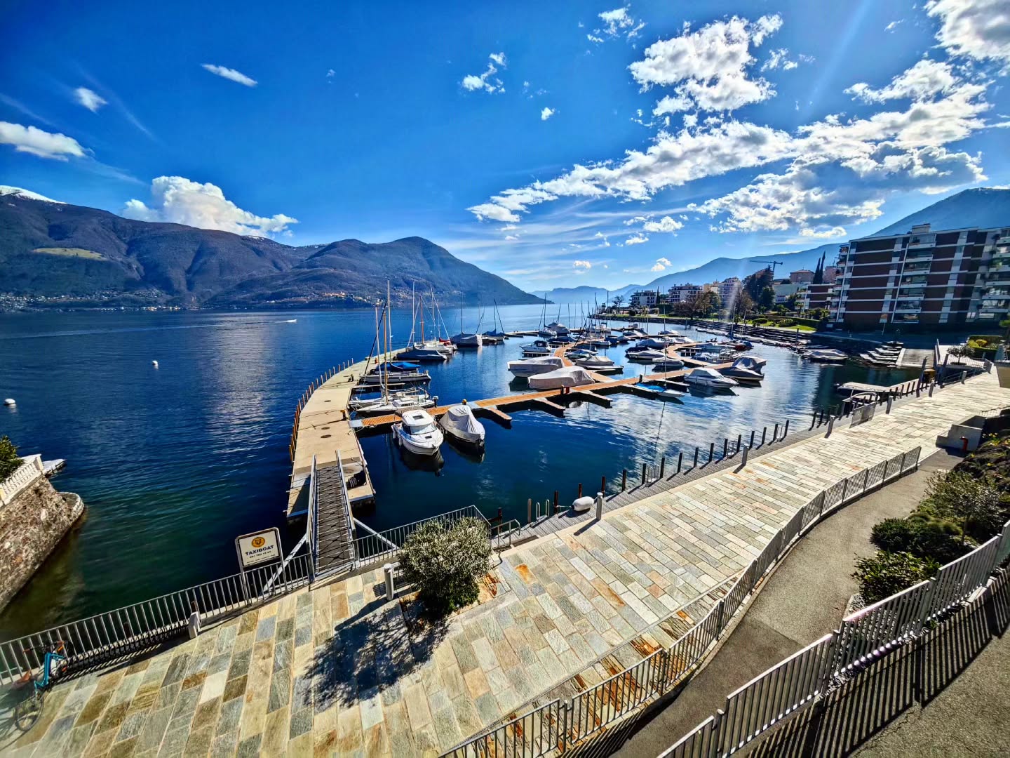 Welcome to the beautifully renovated port of Brissago! The sailing season is about to commence, and we are excited to welcome you to this idyllic spot on Lake Maggiore. Enjoy the stunning view of the lake, the Brissago Islands, and the majestic mountains with snow-capped peaks in the background.
What else?
------
Willkommen am wunderschön renovierten Hafen von Brissago! Die Segelsaison steht kurz bevor, und wir freuen uns darauf, Sie an diesem idyllischen Ort am Lago Maggiore begrüßen zu dürfen. Genießen Sie den atemberaubenden Blick auf den See, die Brissago-Inseln und die majestätischen Berge mit Schnee im Hintergrund.
-----
Benvenuti al bellissimo porto di Brissago recentemente ristrutturato! La stagione della vela è pronta per iniziare, e siamo entusiasti di darvi il benvenuto in questo luogo idilliaco sul Lago Maggiore. Godetevi la vista mozzafiato del lago, delle isole di Brissago e delle maestose montagne con la neve sullo sfondo.
#brissago #brissagoislands #visitbrissago
#visitticino #ticino #ticinoturismo #switzerland #switzerland🇨🇭 #travel #airbnb #airbnbsuperhost #airbnbhomes #lagomaggiore #swiss #swissriviera #brissago4u #lake #boat
#fineartphotography
#swissalps #swissculture #loves_united_switzerland #switzerlandwonderland #suissebook #discoverthealps #discoverswitzerland
#mybrissago
@mybrissago
@lidobrissago
@tcbrissago
@bahiabrissagosnackbar
@cantina.giromit
#cantina.giromit
@aziendavitivinicolachiappini
#aziendavitivinicolachiappini