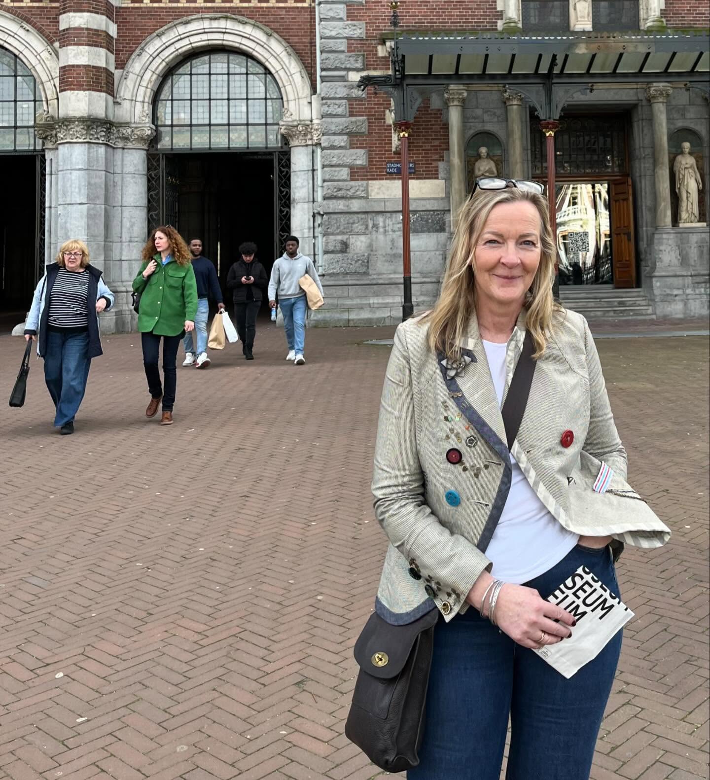 In Holland with our son James on an art trip.
Day 1 was spent at the Rijks Museum. Highlights included seeing work by Vermeer, Rembrandt, a Whistler and an incredible selection of artefacts including wonderful Buddhas and other items from Asia, armour and domestic items from the NL‘s merchant history. Some of the most interesting rooms are so quiet as not on the radar of most tourists. The Vermeers really are exquisite!
#rijksmuseum #artinholland #dutchart #asianart #amsterdamart #vermeer #lovevermeer #arttourist #realistpainting #loveamsterdam