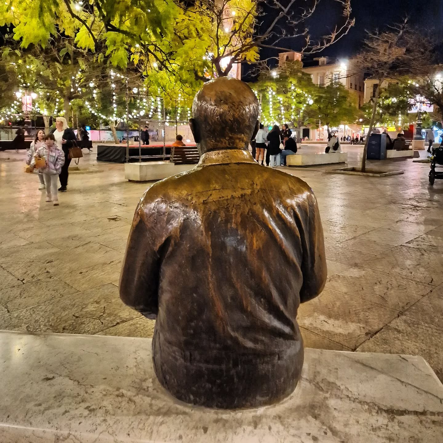 Life is like a bench, sometimes you sit alone and ponder, other times you share it with someone and create memories.
.
.
.
.
.
.
#lovingmalaga #picasso #malaga #malagalife #malagaturismo #malagaspain #málaga #malagatoday #andalucia #ckmalagalife #ok_malaga #ok_andalucia #españa #spain #estaes_malaga #visitspain #visitmalaga #costadelsol #ok_spain #photosofmalaga #malagaconacento #spain_all_pics #lateandalucia #summervibes #travel #travelphotography #latemalaga #enamoratedemalaga #lamerced #plazadelamerced