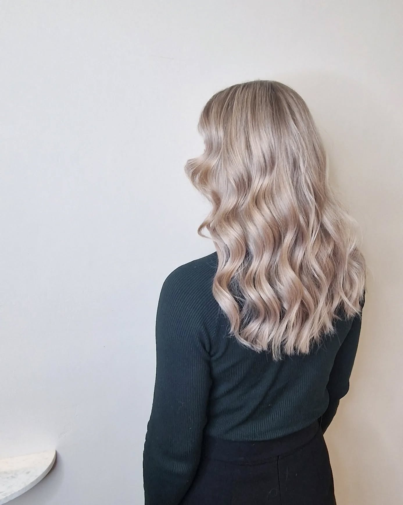 Ash blonde 🤍
By @helibow
#helibow#bowhelsinki#parturikampaamobow#ashblonde#blondehair#vaaleathiukset