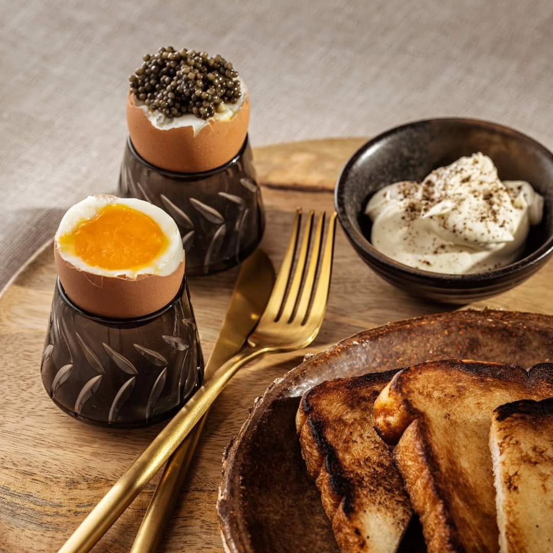 The time is coming when our tables will master an egg in various forms. We especially like to combine them with caviar, which not only adds a pleasant, slightly salty note but also a bit of festive character.
-
Soon, our tables will be dominated by eggs in various forms. We especially like to pair them with caviar, which not only adds a pleasant, delicately salty note but also a touch of festive character.