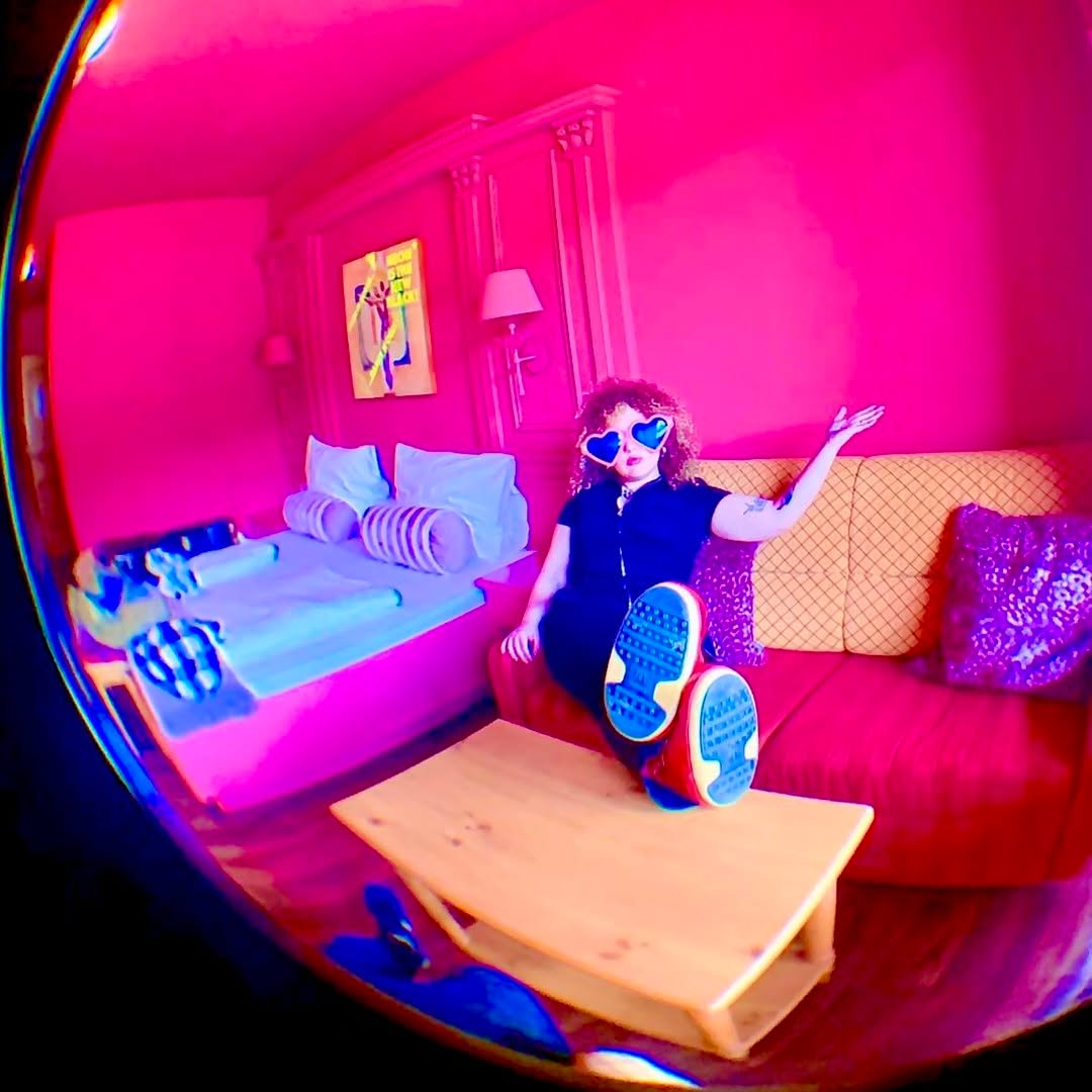 1 day to go.. “Isn't This Where We Came In?” by The Ruby Welts is out Tomorrow Fri 22nd March! 🎤🎼😊
Here is Jaz at the videoshoot, filmed at Kapoom! in Kaprun.
You can pre-save “Isn't This Where We Came In?” in our Link in Bio.
“Isn't This Where We Came In?” is a Pop-Folk song with Indie-Folk vibes. 🎸
The Ruby Welts are an Indie-Folk, Folk-Rock, Pop-Folk band influenced by The Lumineers, Mumford & Sons, Vance Joy, Mighty Oaks, Of Monsters and Men.
#popfolk #newmusic #indiefolk #folkrock #zellamsee #kaprun