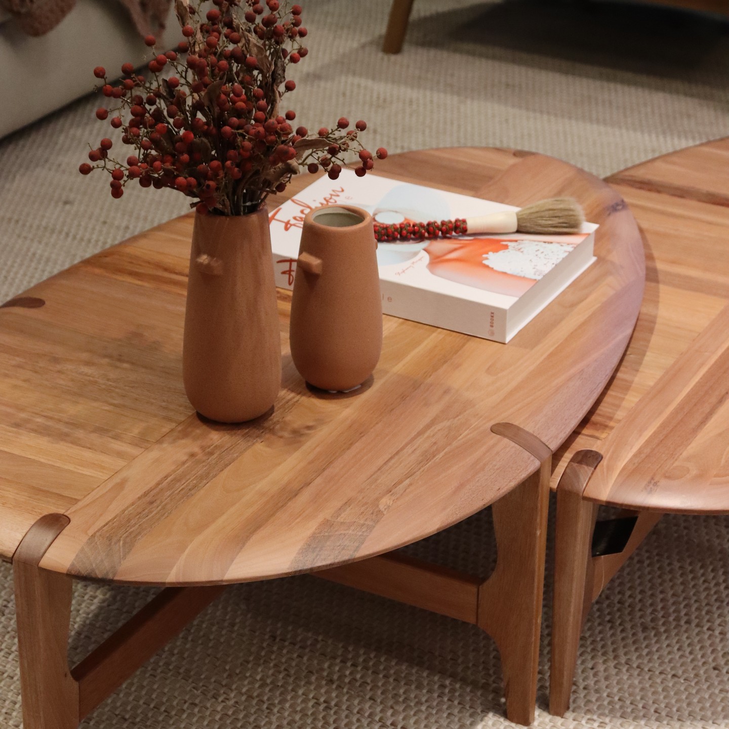 mesas de centro FOGLIA ❤️
design @ampezzanmaciel.design
coleção Bossa Nova
De Lavie Decor
#mesasdecentro #delaviedecor #decor #design #moveiscomdesign #coffeetable #mueblesdemadera #moveisdemadeira #moveisdejequitiba #woodenfurniture #furniturewithdesign