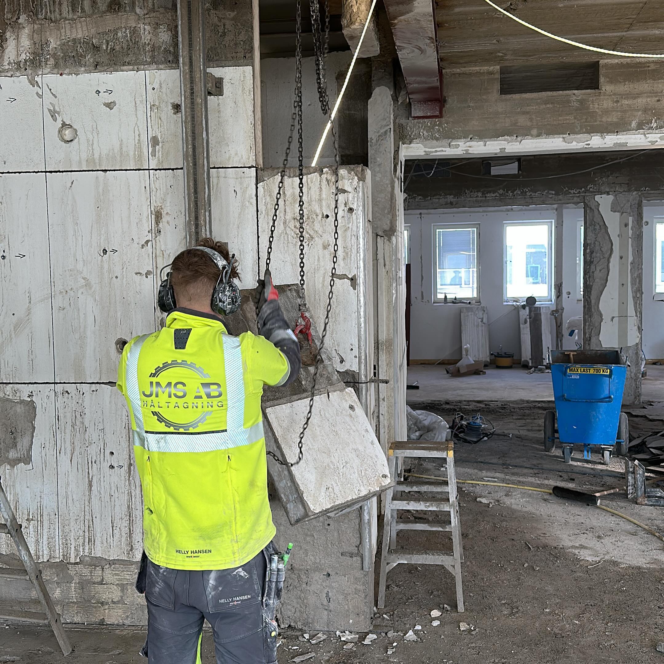 Alexander firar ned första hörn blocket!