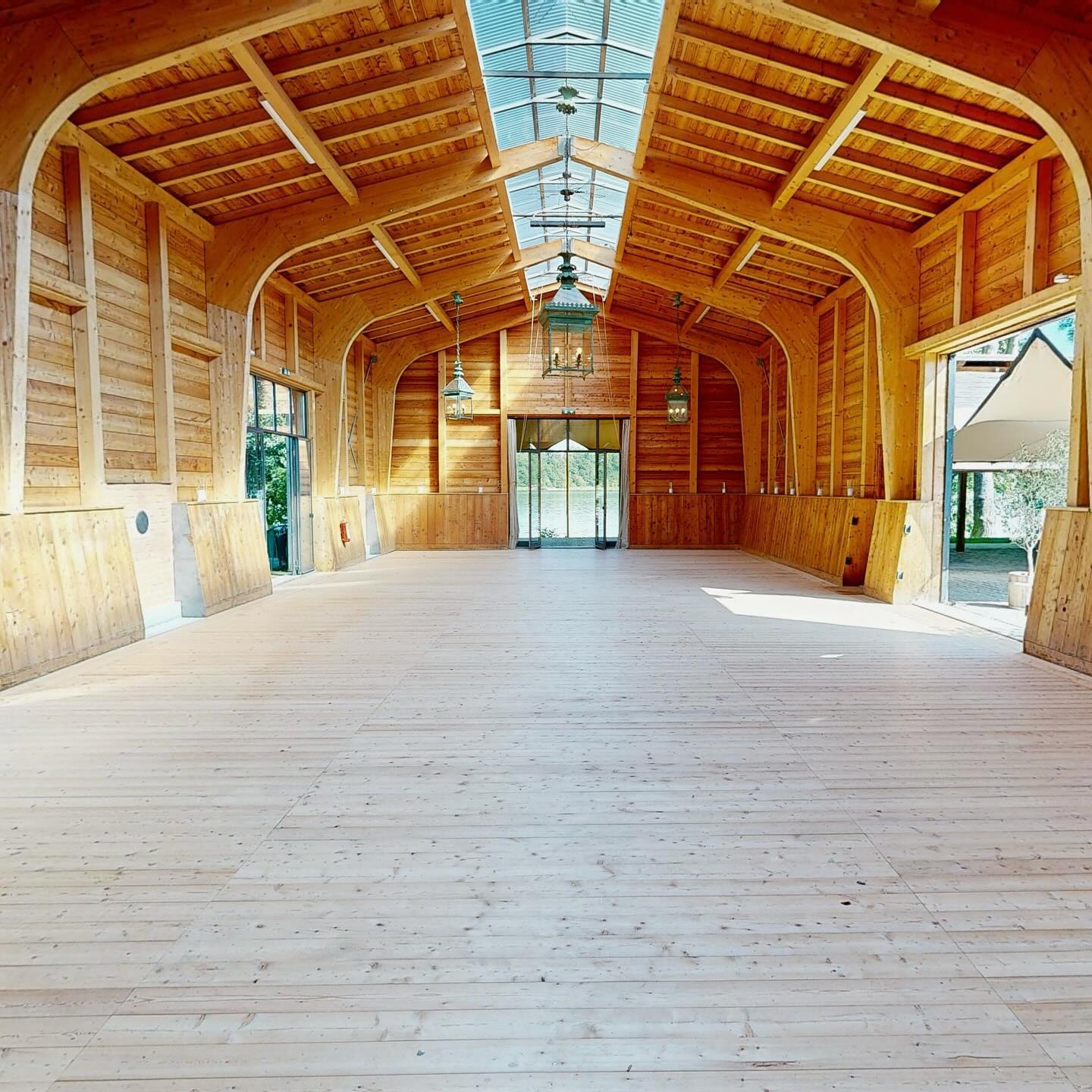 Viel Platz für eure Ideen, eure Gäste und gute Laune.
#eibenhofbadsaarow #eventlocation #weddinglocation #eventscheune #feiernamscharmützelsee