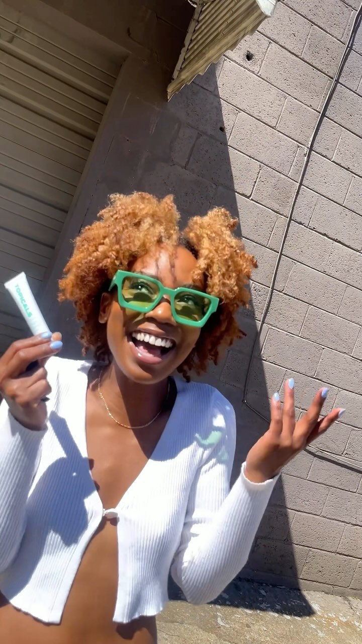 So, I got a little behind the scenes for yall good people! In honor of National Women’s Month @umixo , myself and @solowkee decided to do something a little different and create some amazing art for a brand I think a lot of my ladies love.
All I can say is their lip balm literally sold out everywhere and they pretty damn iconic for the culture. We got the chance to put our spin on how we would create a campaign for the brand.
Now, the only way for yall to see how this came out is to stay locked in and keep them post notifications on.
Now the big question is would yall rather have photos posted first or the video?🤔