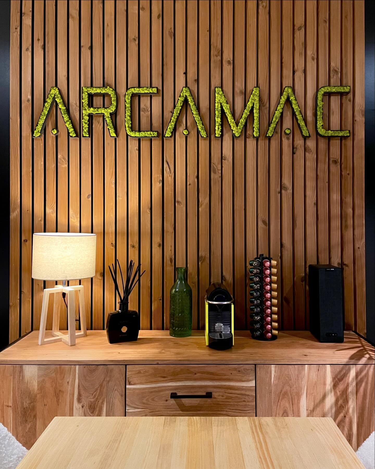 🌿 SUBLIMEZ VOTRE IMAGE DE MARQUE EN VÉGÉTAL 🌱
Nous réalisons des logos en pvc blanc et noir, avec 2 types de végétal :
Mousses des Bois & Lichen des Rennes.
- Aucun entretien à faire.
- pas besoin d’eau, ni de lumière ni de température spécifique.
- Mousse 100% naturelle, elle est appelée « végétal stabilisé ».
Le principe consiste à remplacer la sève du végétal par une substance à base de glycérine.
100% écologique et biodégradable.
Le processus de vieillissement est donc stoppé.
Usage en intérieur exclusivement.
Nous l’avons au bureau depuis 1 an et demi.
Toutes les tailles possible de 25 cm2 à 18000 cm2.
https://www.arcamac.fr/logo-enseigne-vegetale
#enseignevegetale #enseignevegetalisee #enseignevégétale #logovegetal #lettragesvegetalisés #graphismevegetal