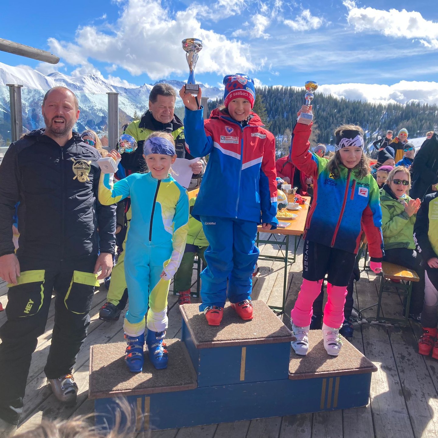 ABSCHLUSSRENNEN in Rauris
🥇Lena Maier, Felix Hofer-Auernigg, Sophie Schachner, Felix Maier,
🥈Maxi Hasenauer, Johanna Hasenauer, Elisabeth Gensbichler
#nachwuchs #kidsonskis #saalbach2025 #schifahren #scsaalbachhinterglemm